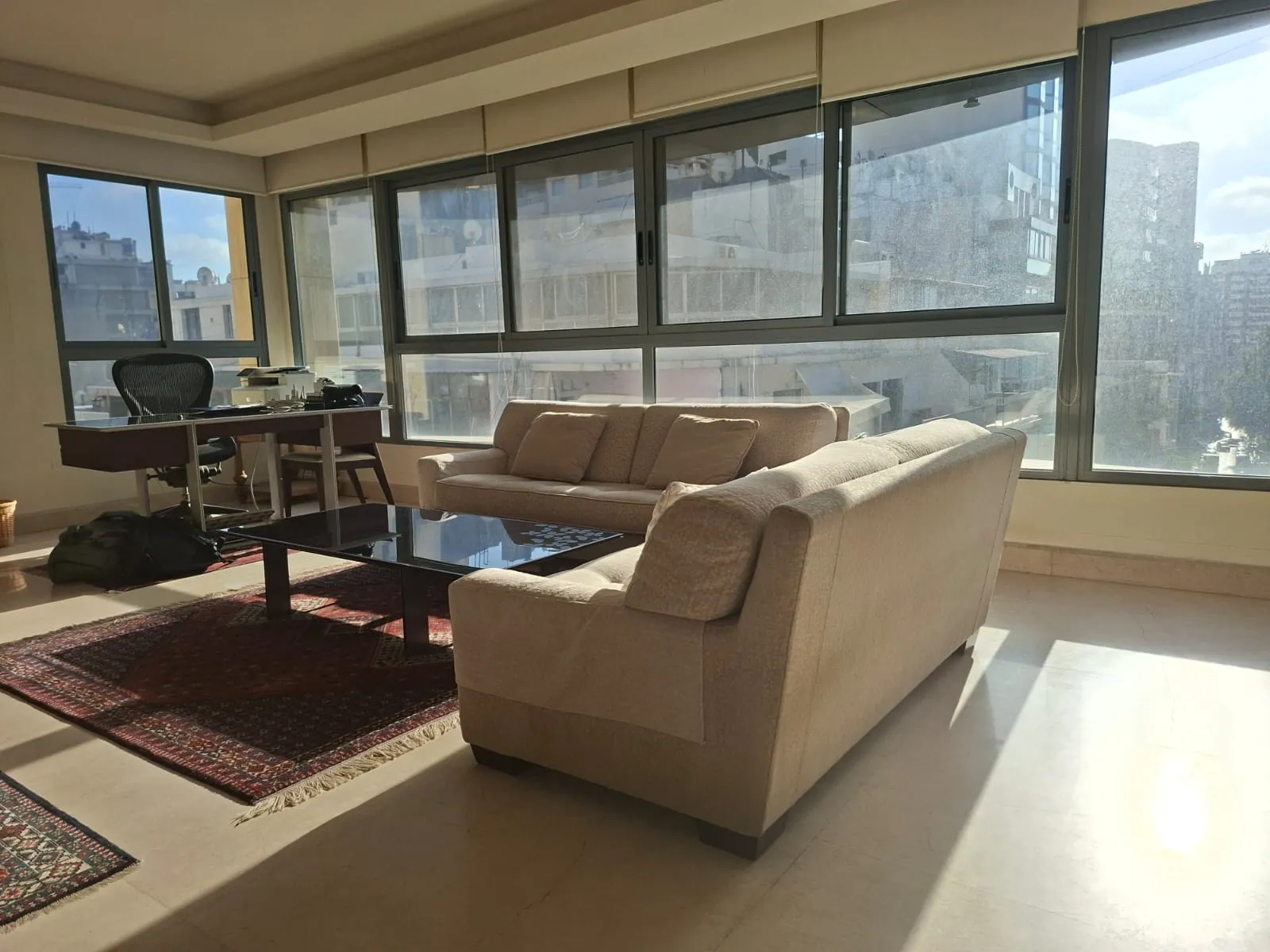 Modern & Furnished 3-Bedroom Apartment For Rent in Sanayeh, Ras Beirut — الصورة 4