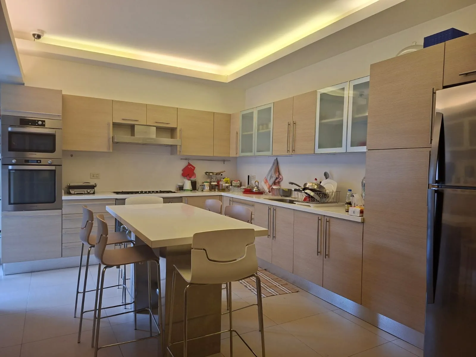Modern & Furnished 3-Bedroom Apartment For Rent in Sanayeh, Ras Beirut — الصورة 5