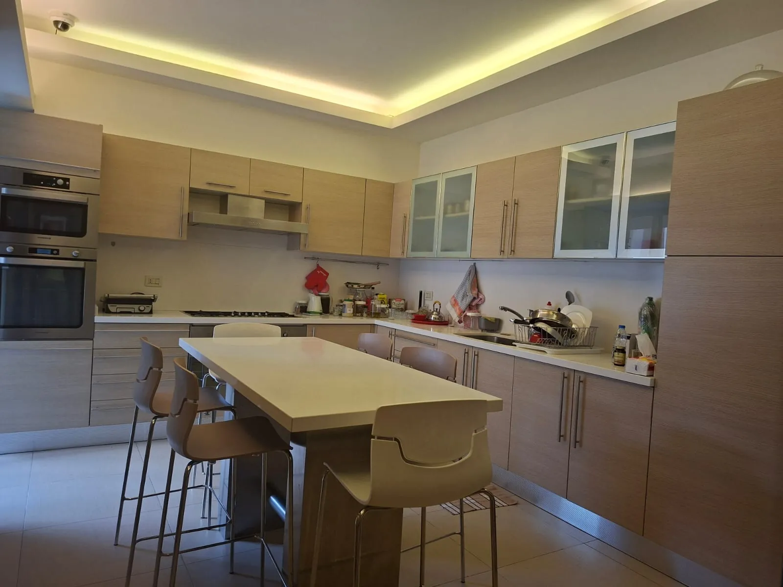 Modern & Furnished 3-Bedroom Apartment For Rent in Sanayeh, Ras Beirut — الصورة 6