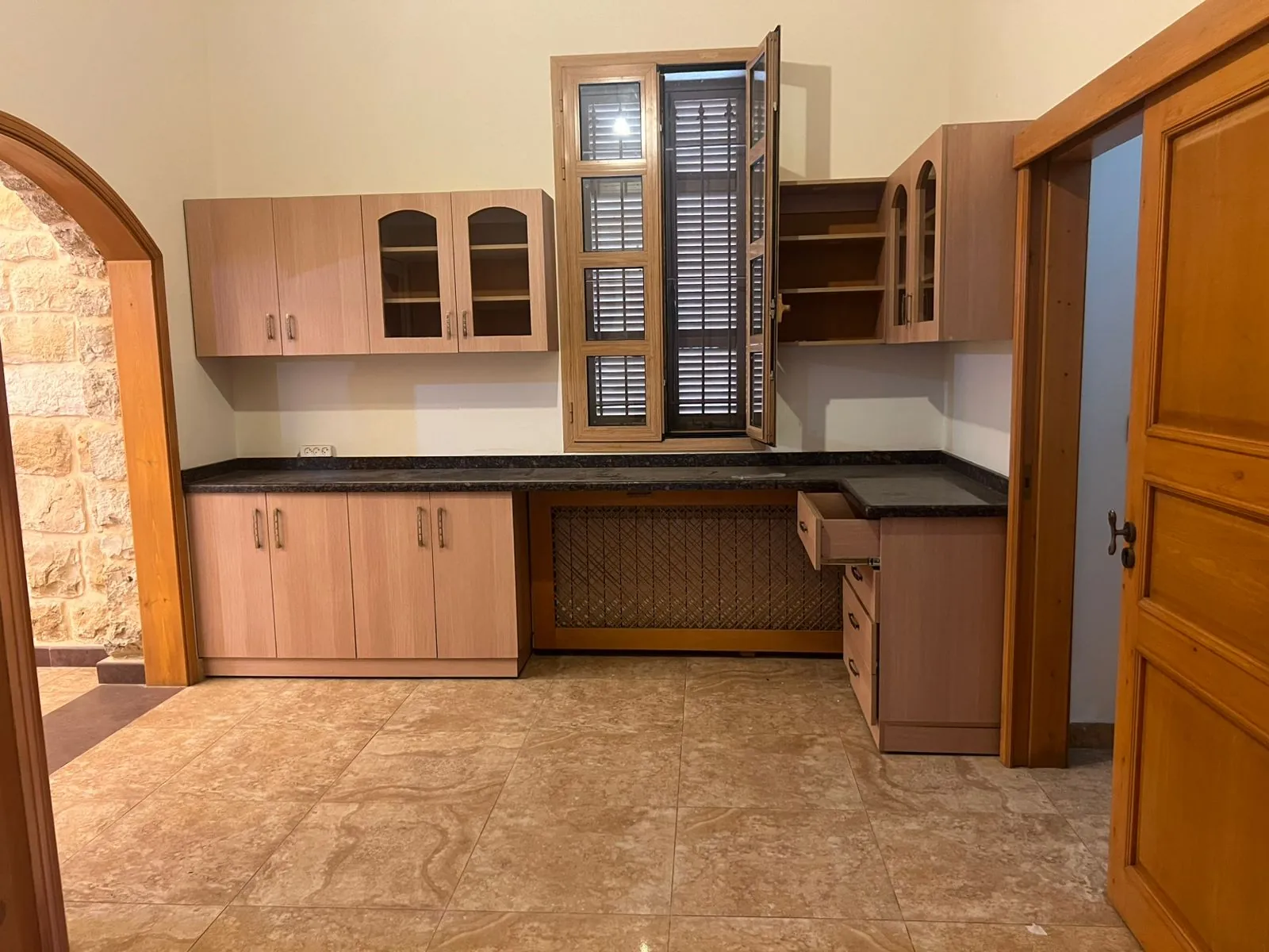 Exclusive! Spacious Villa For Sale in Souq El Gharb, Aley — الصورة 6