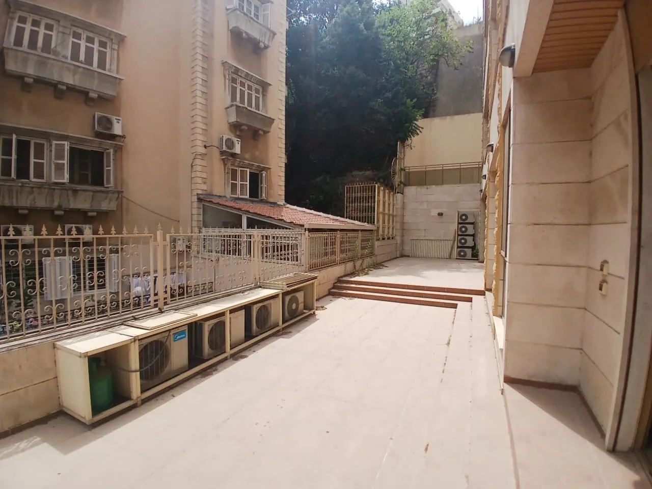 Decorated Apartment With Terrace For Sale in Baabda — الصورة 10