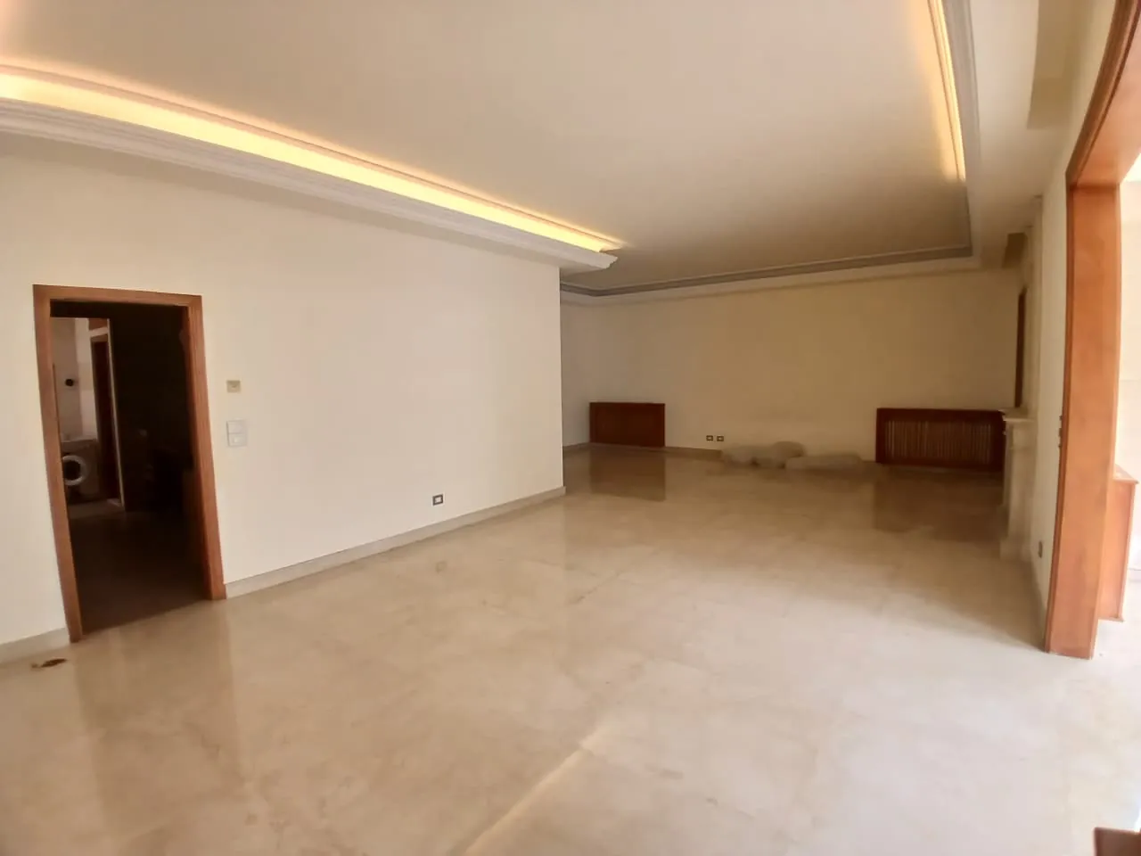 Decorated Apartment With Terrace For Sale in Baabda — الصورة 3