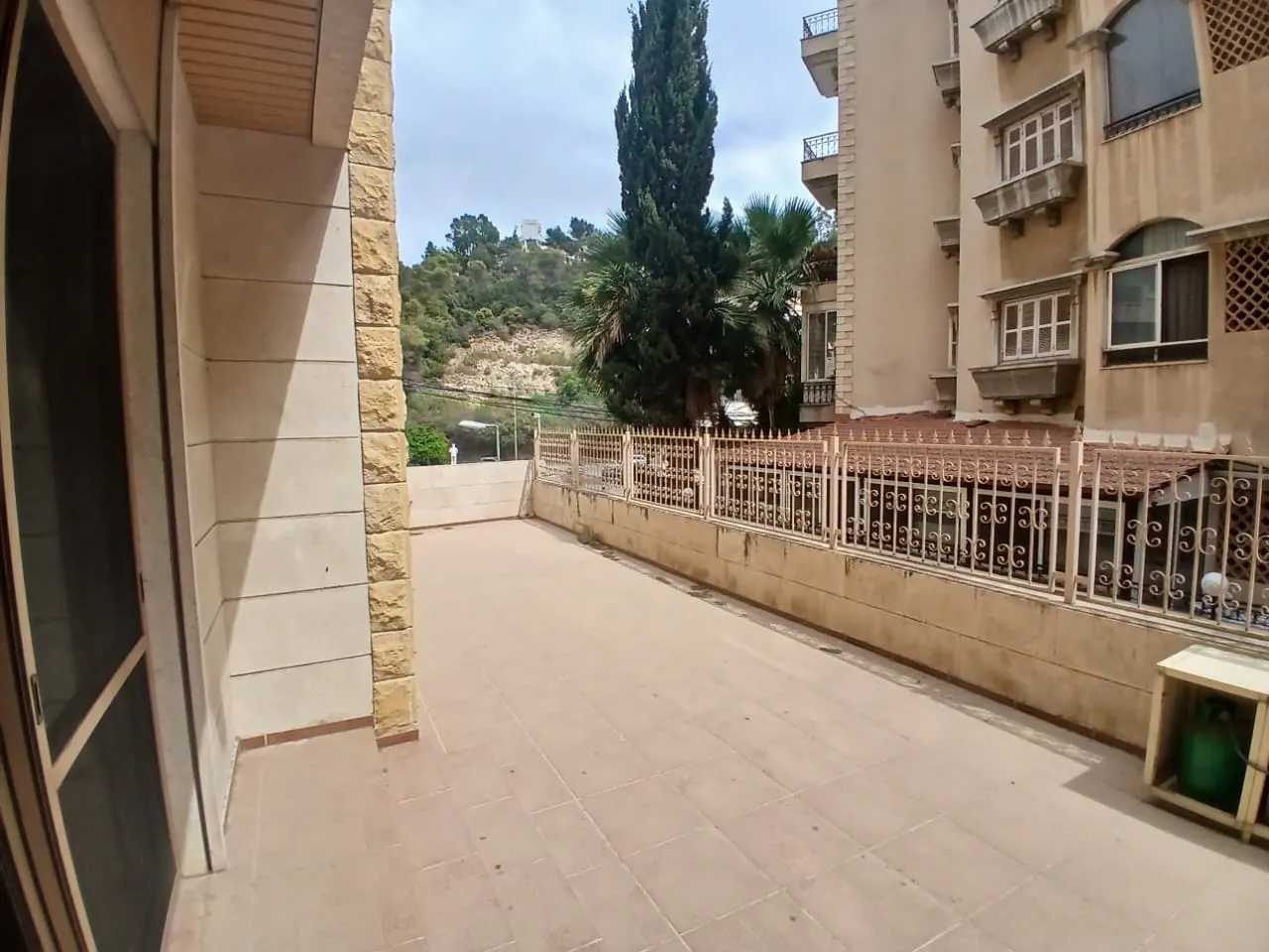 Decorated Apartment With Terrace For Sale in Baabda — الصورة 8
