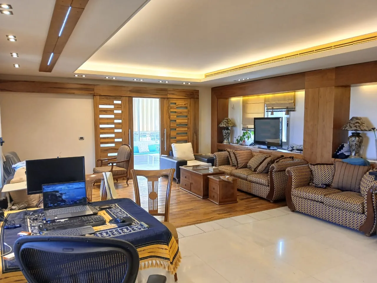 Spacious Decorated Apartment For Sale in Baabda — الصورة 2