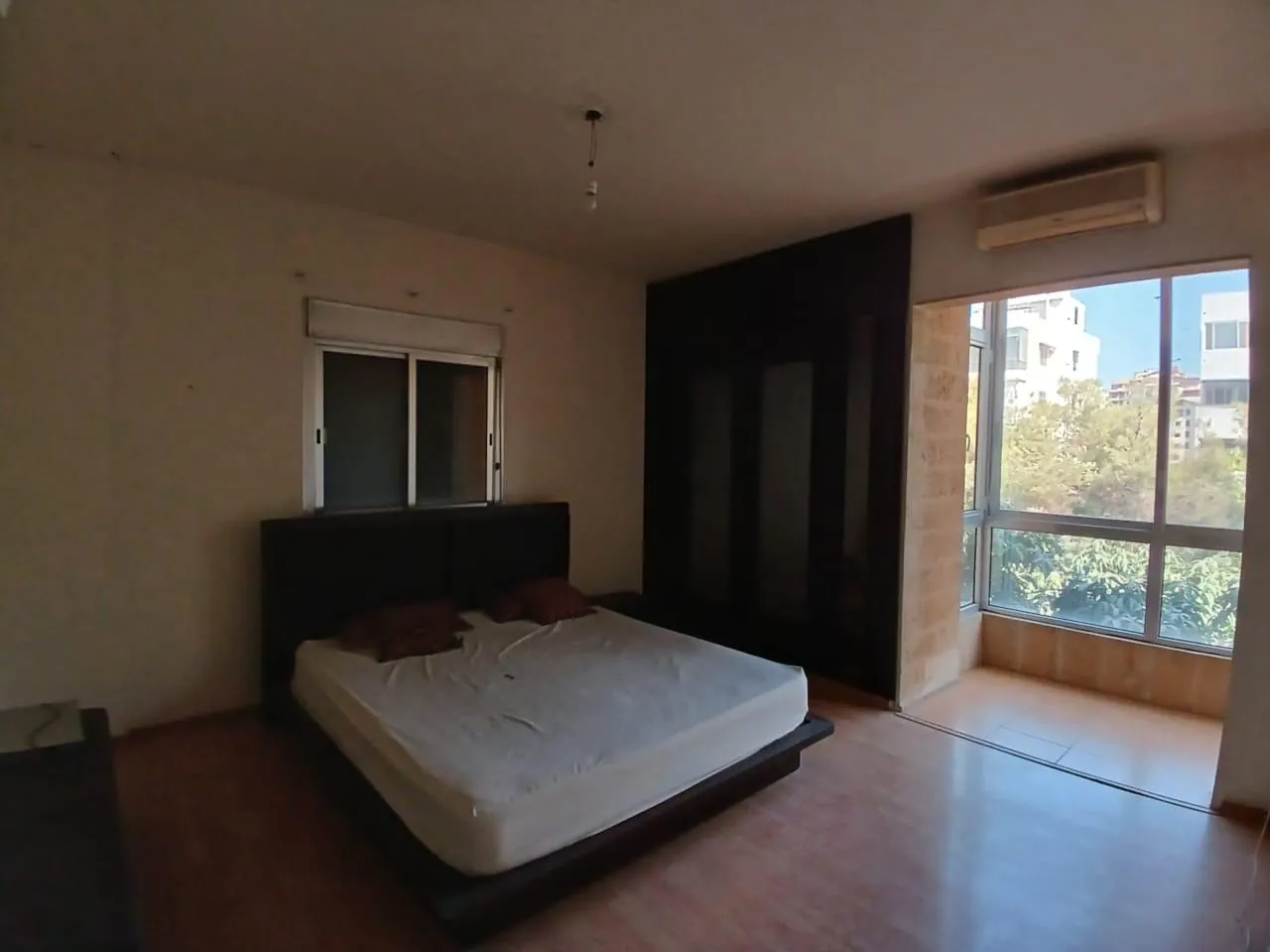 Spacious Apartment For Sale in Aoukar — الصورة 10