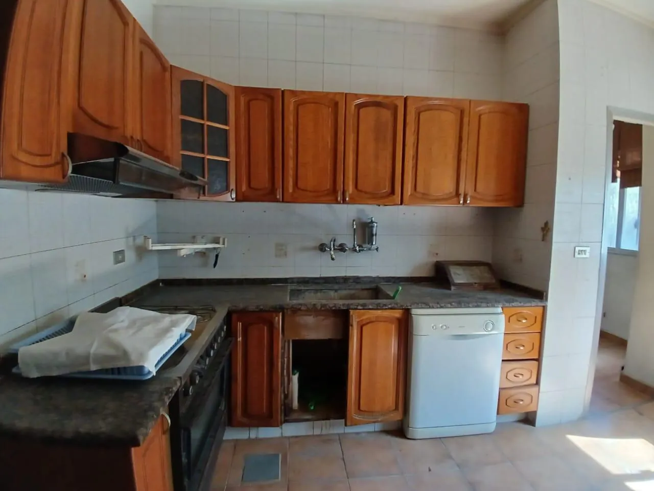 Spacious Apartment For Sale in Aoukar — الصورة 5