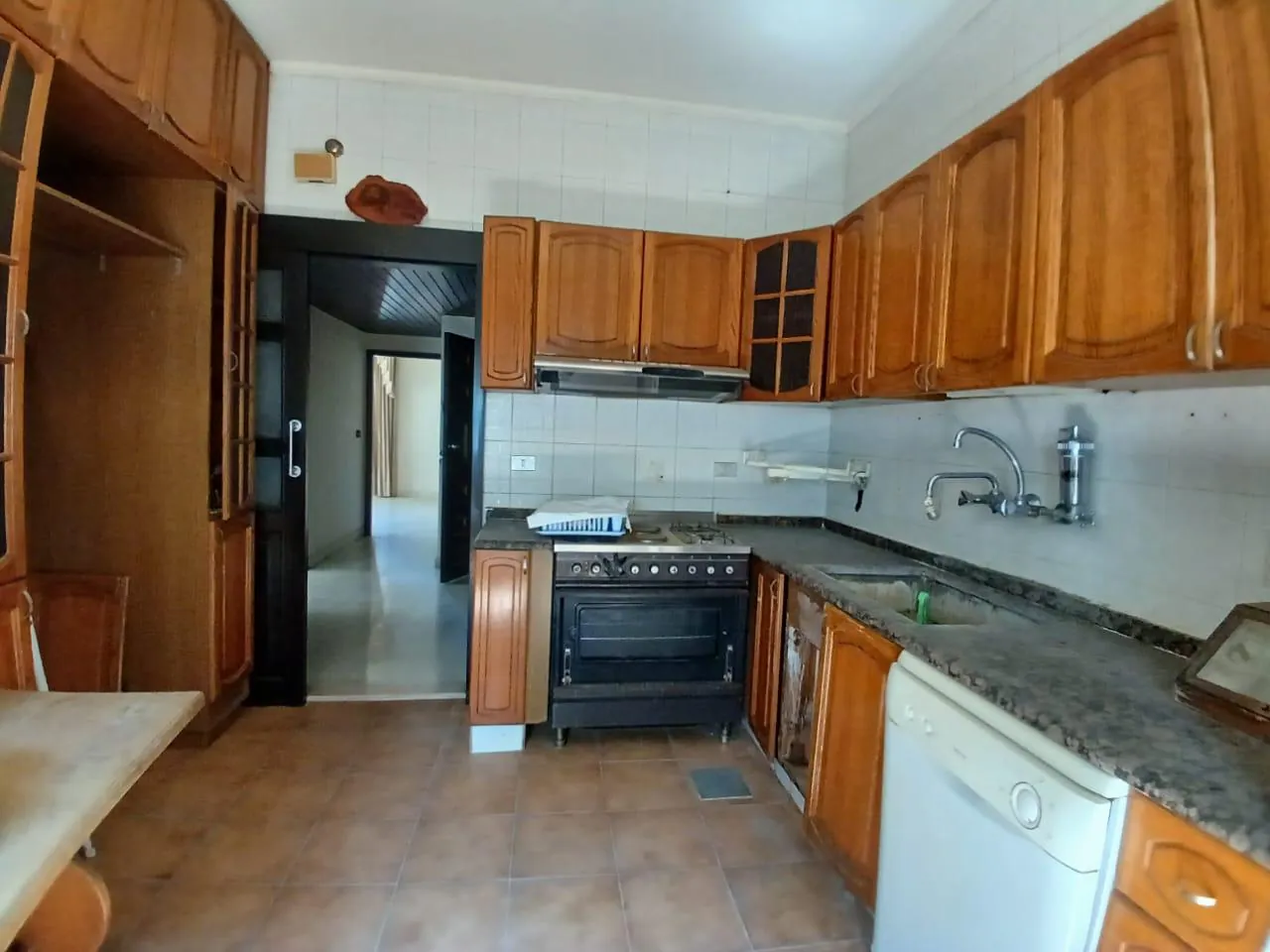 Spacious Apartment For Sale in Aoukar — الصورة 6