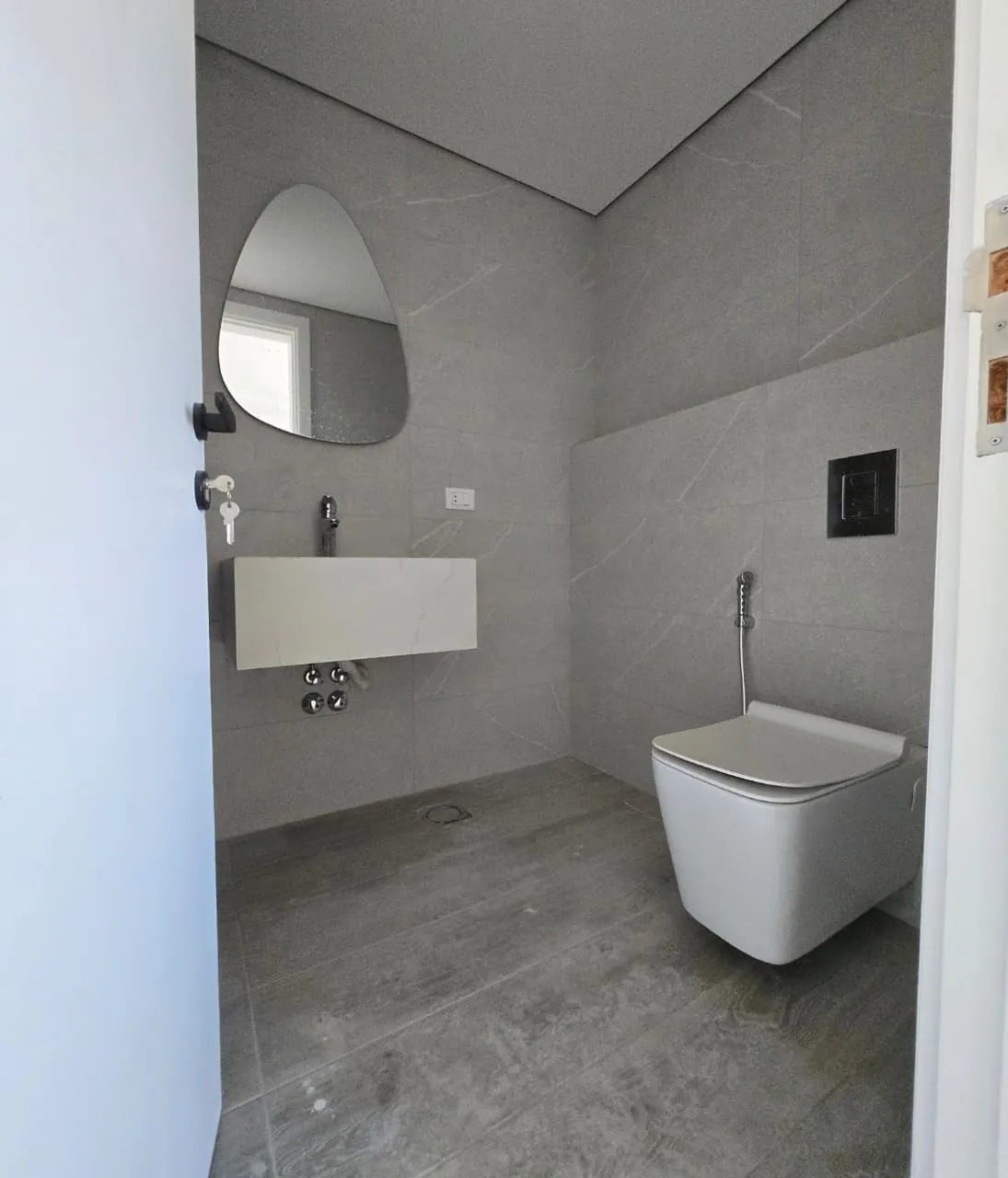 Modern & Brand New Duplex For Sale in Badaro — الصورة 10