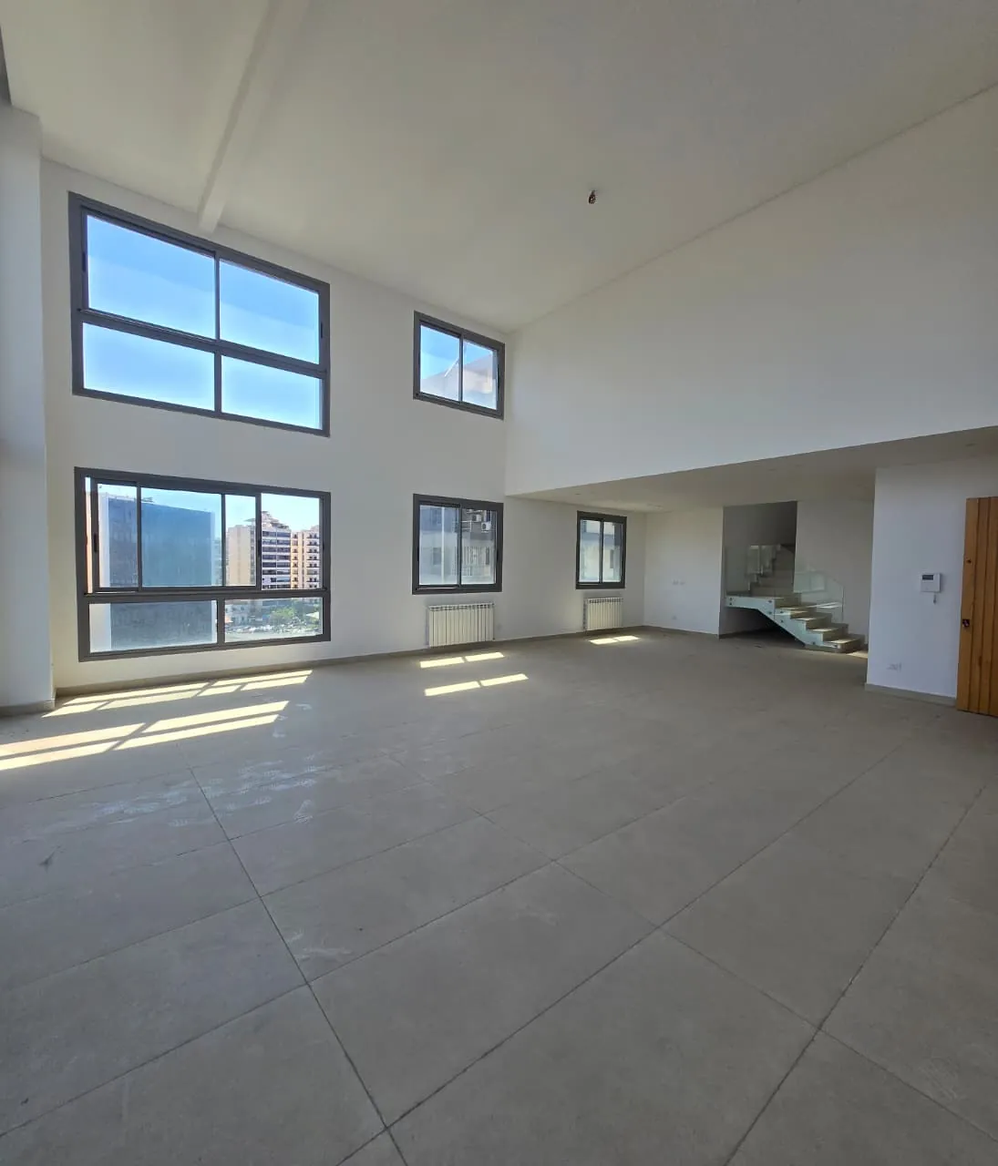 Modern & Brand New Duplex For Sale in Badaro — الصورة 2