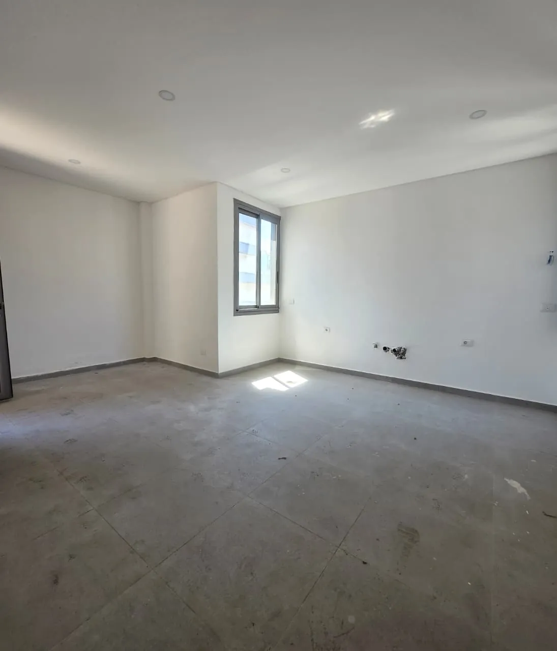 Modern & Brand New Duplex For Sale in Badaro — الصورة 4