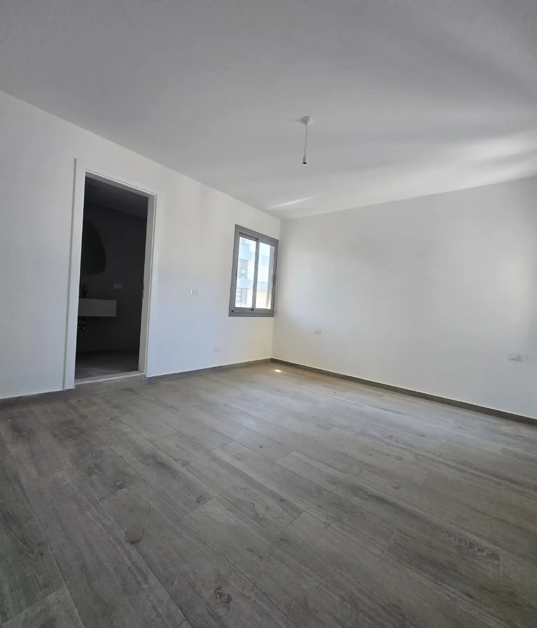 Modern & Brand New Duplex For Sale in Badaro — الصورة 5
