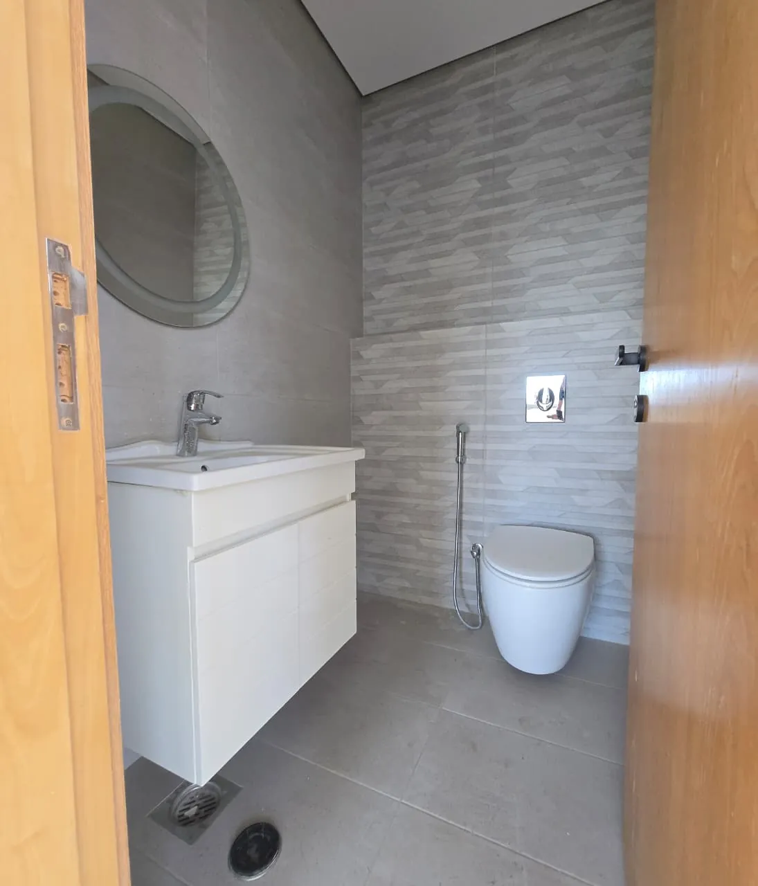 Modern & Brand New Duplex For Sale in Badaro — الصورة 8