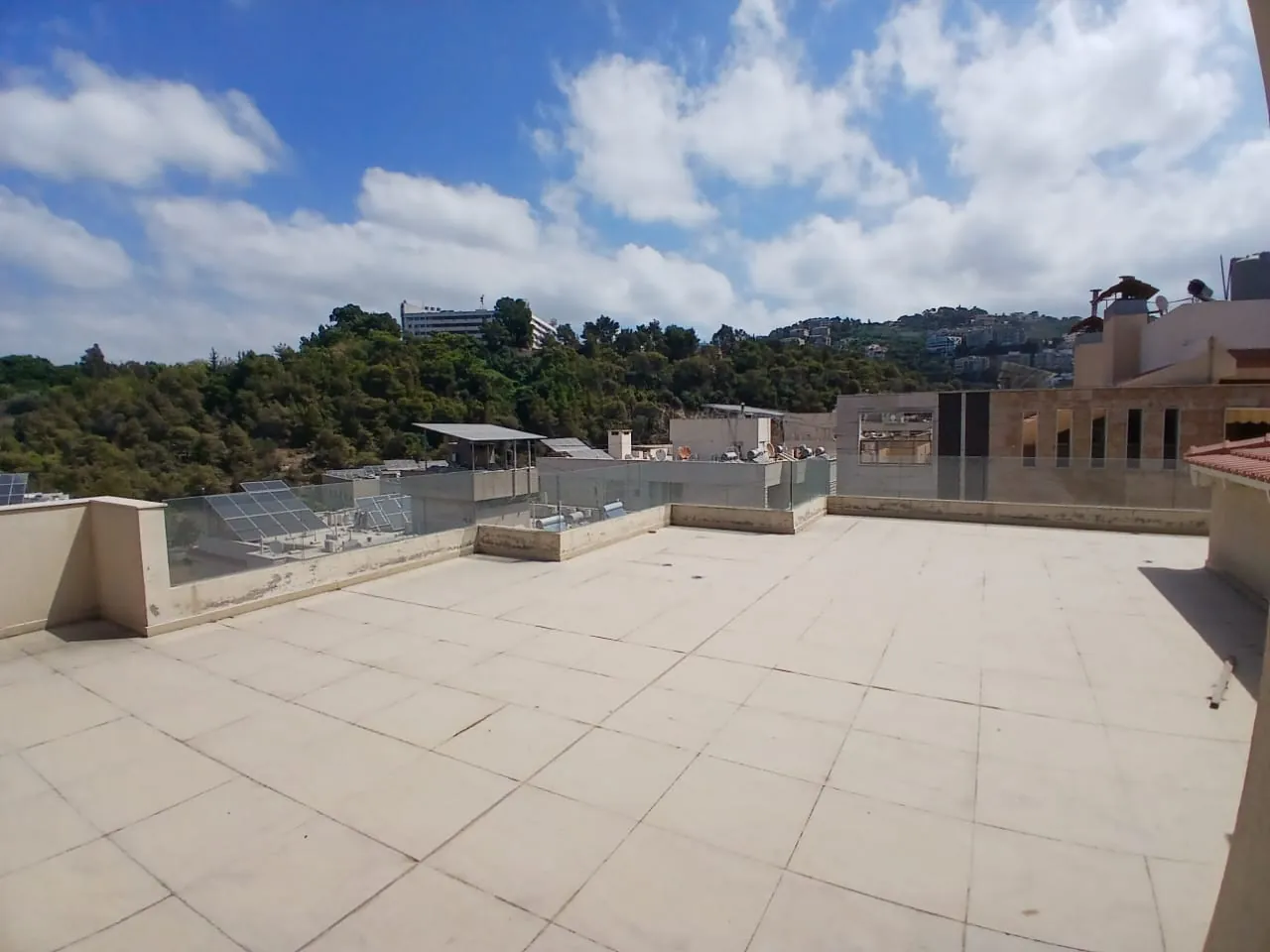 Duplex With Terrace For Sale Overlooking Great View in Prime Location in Baabda — الصورة 4