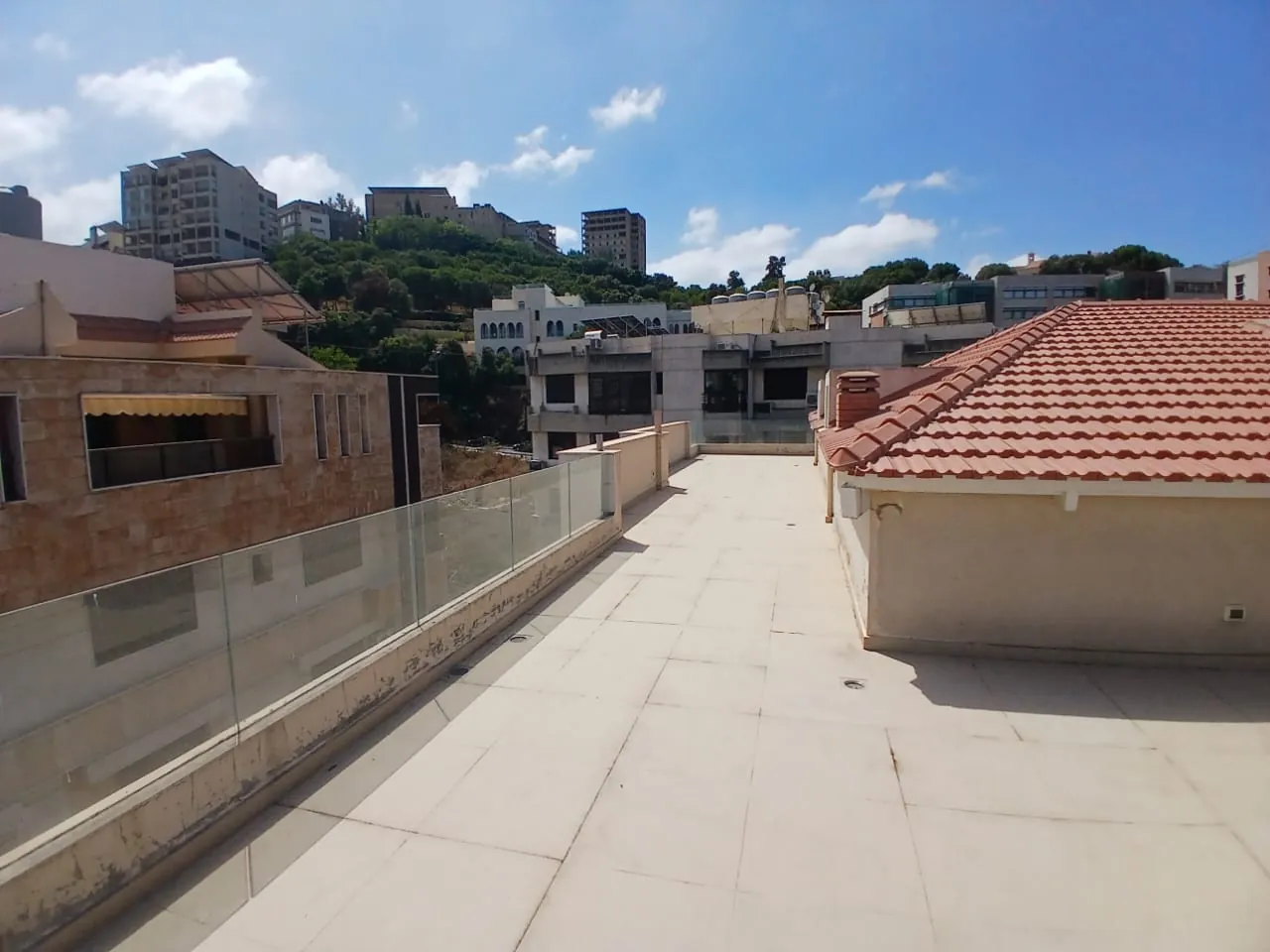 Duplex With Terrace For Sale Overlooking Great View in Prime Location in Baabda — الصورة 5