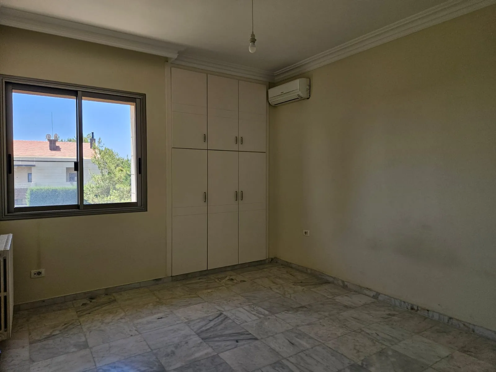 Spacious Apartment With Terrace For Rent in Baabdat — الصورة 3