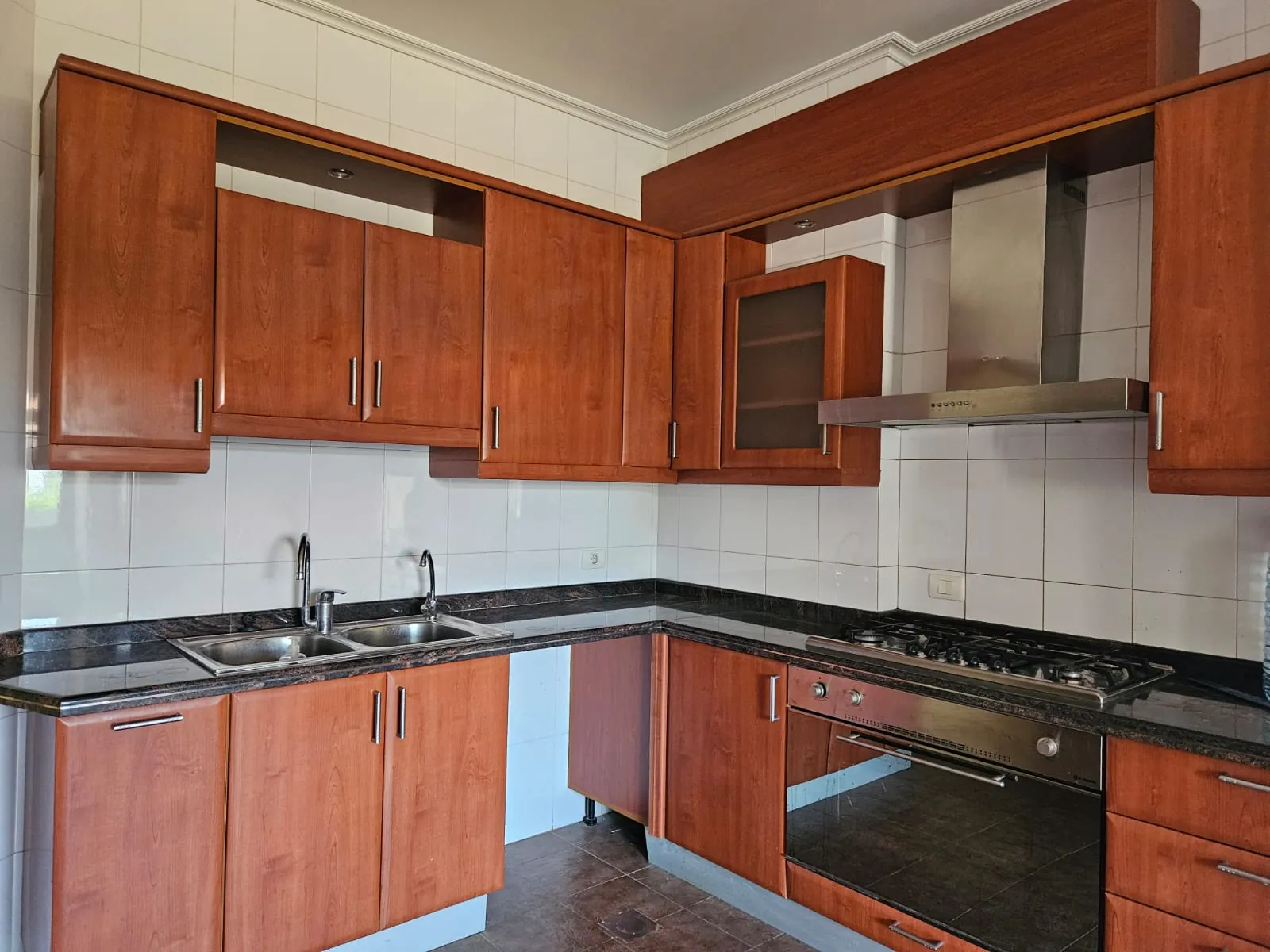 Spacious Apartment With Terrace For Rent in Baabdat — الصورة 4