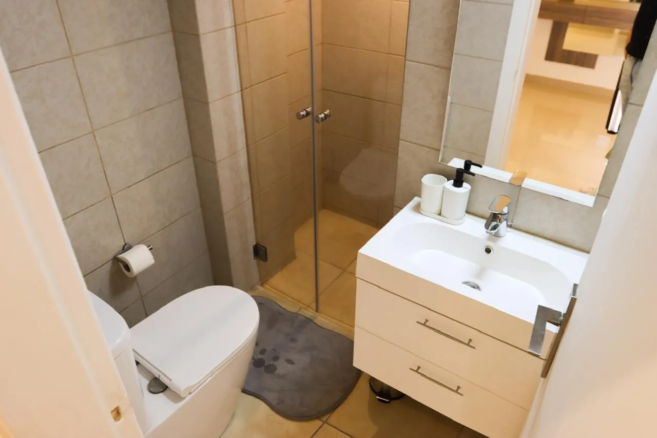 Furnished One Bedroom Apartment For Rent in Achrafieh, Nazareth — الصورة 5