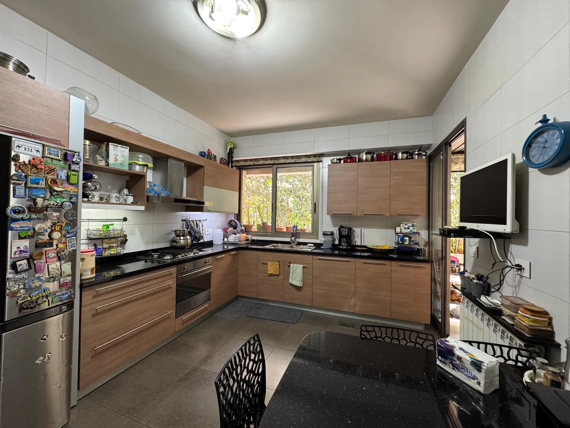 Fully Decorated Apartment For Sale In A Luxurious Building in Mansourieh — الصورة 10