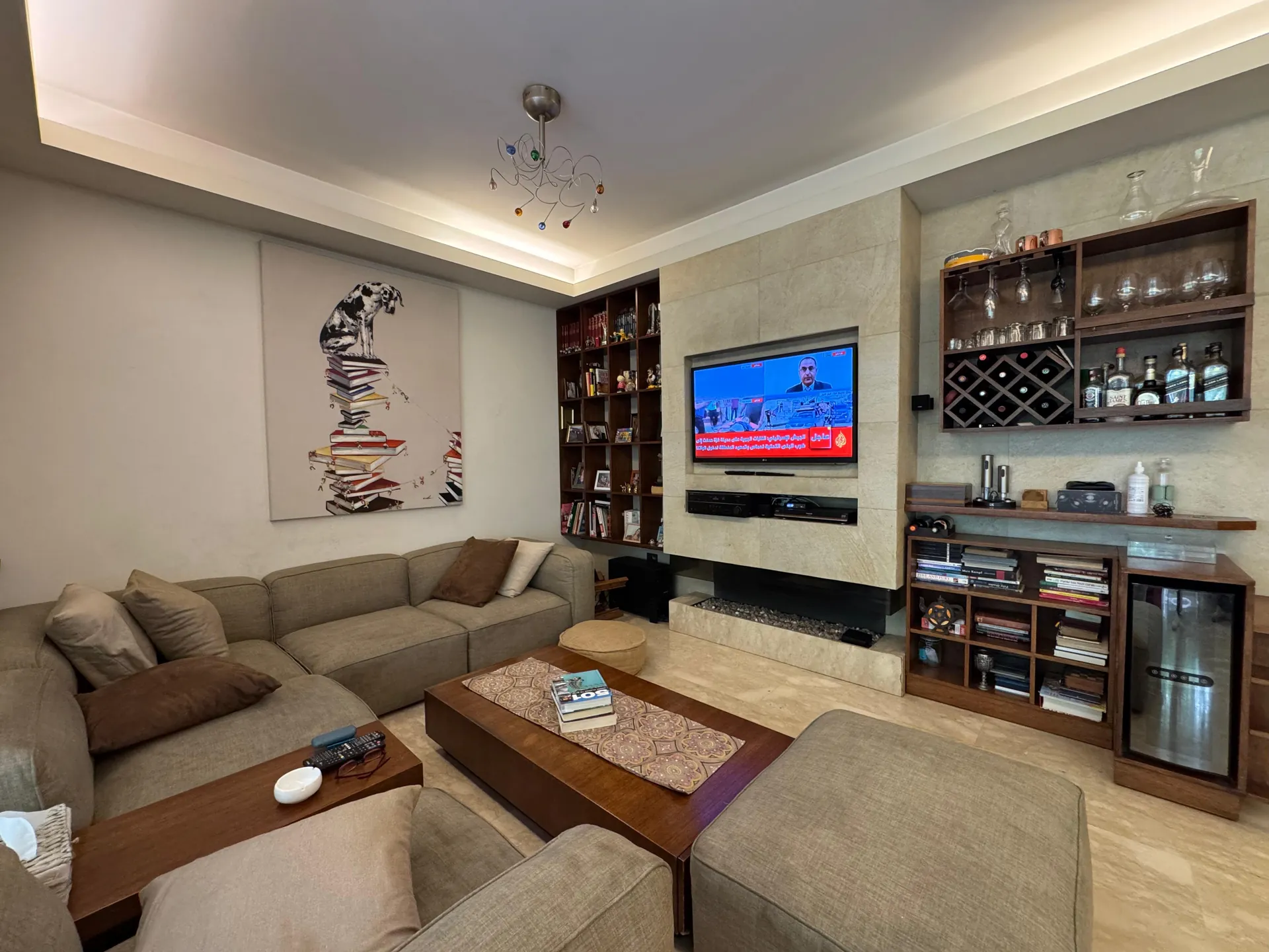Fully Decorated Apartment For Sale In A Luxurious Building in Mansourieh — الصورة 2