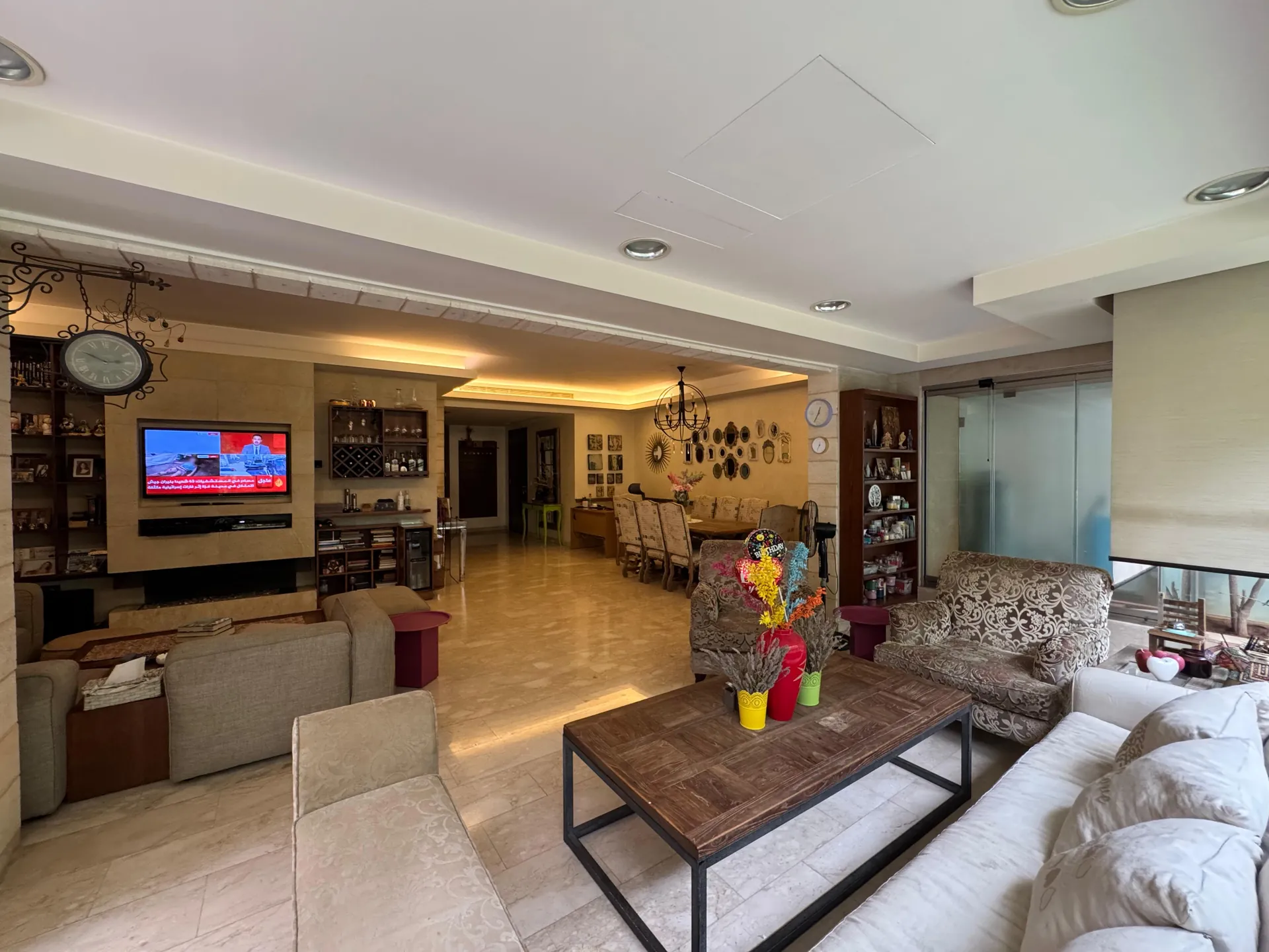 Fully Decorated Apartment For Sale In A Luxurious Building in Mansourieh — الصورة 5