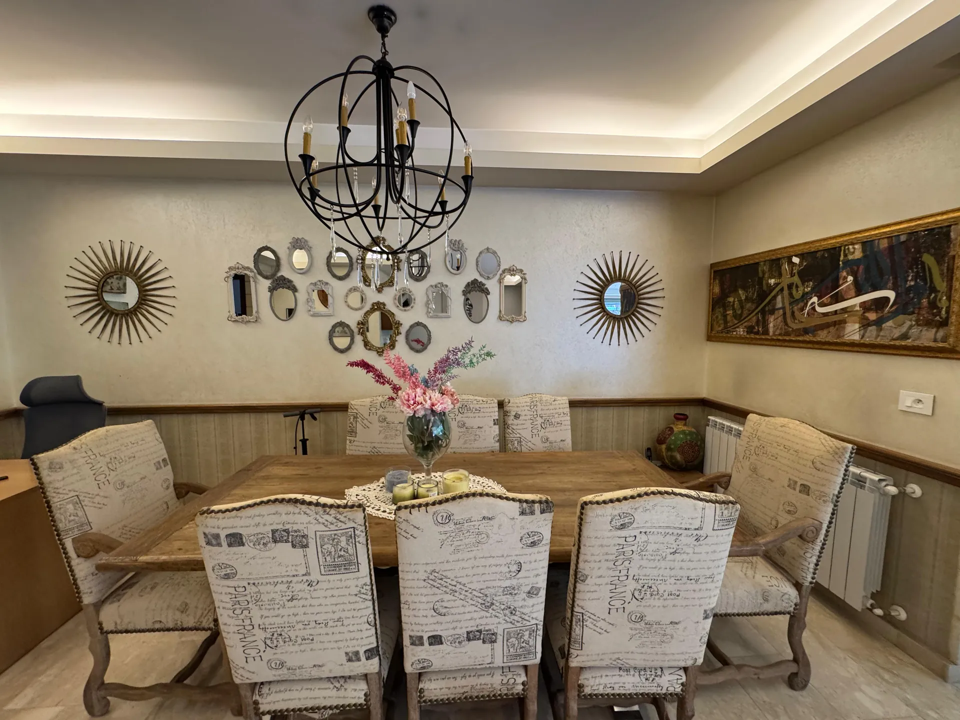 Fully Decorated Apartment For Sale In A Luxurious Building in Mansourieh — الصورة 6