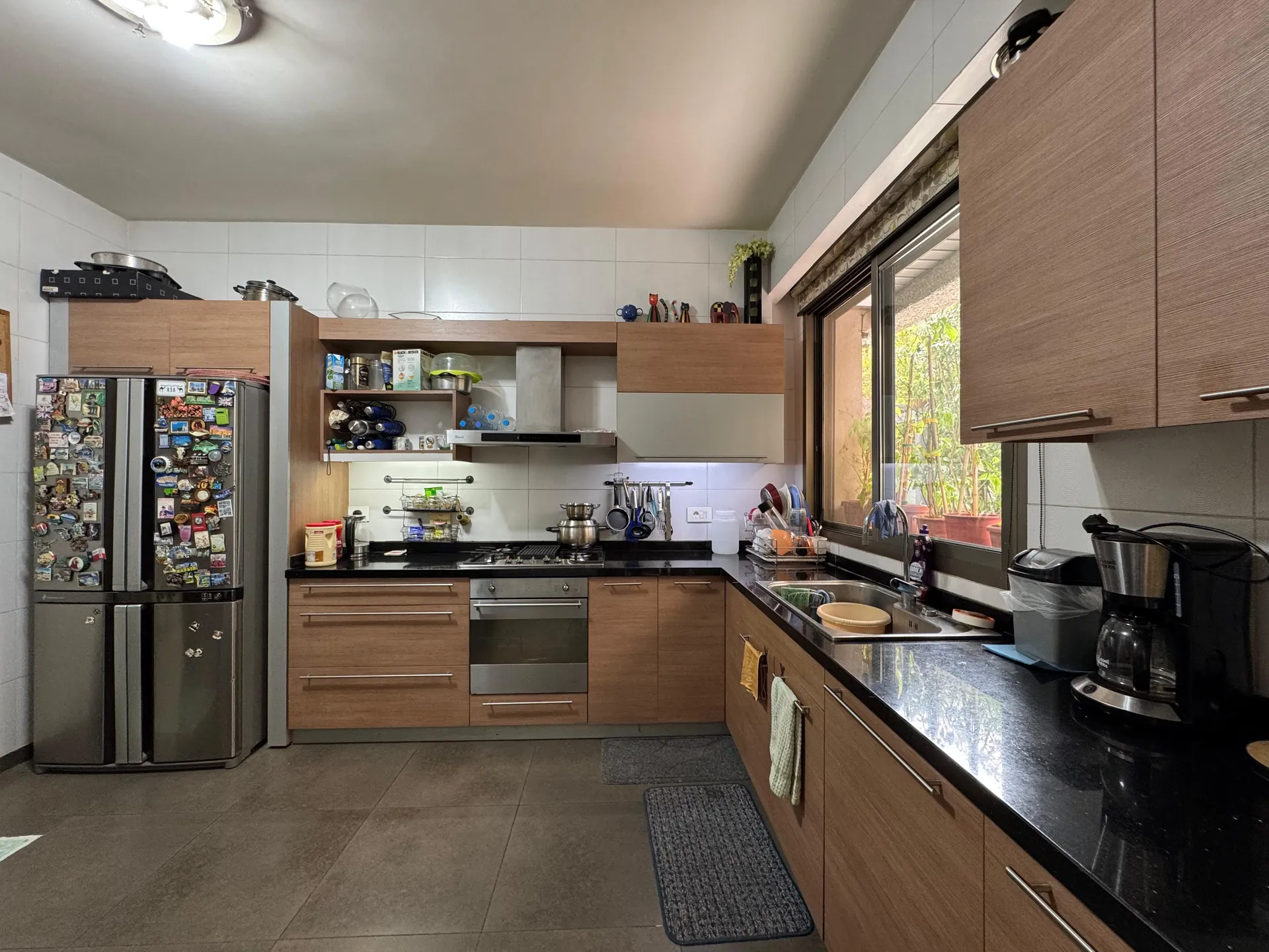 Fully Decorated Apartment For Sale In A Luxurious Building in Mansourieh — الصورة 9