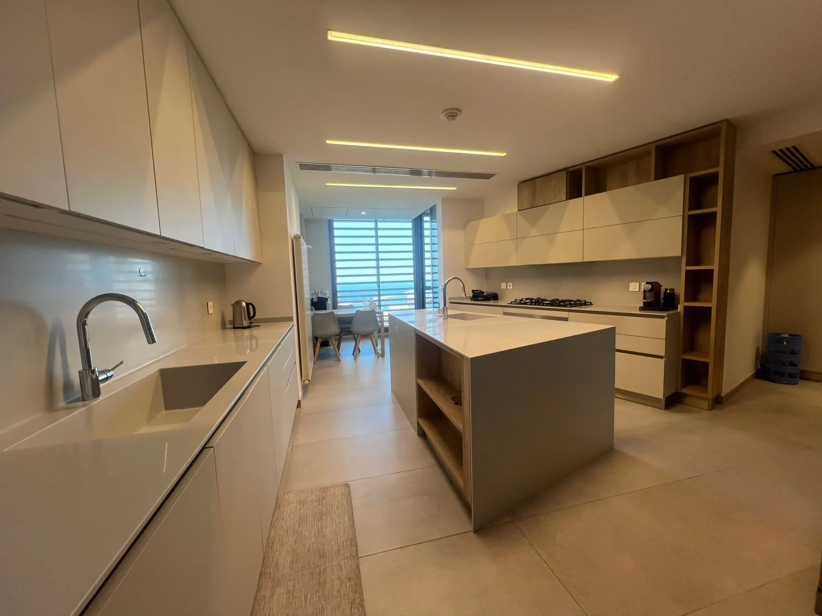 Luxurious Living! High-End Apartment with Sea & City View For Sale in Gemmayzeh — الصورة 10