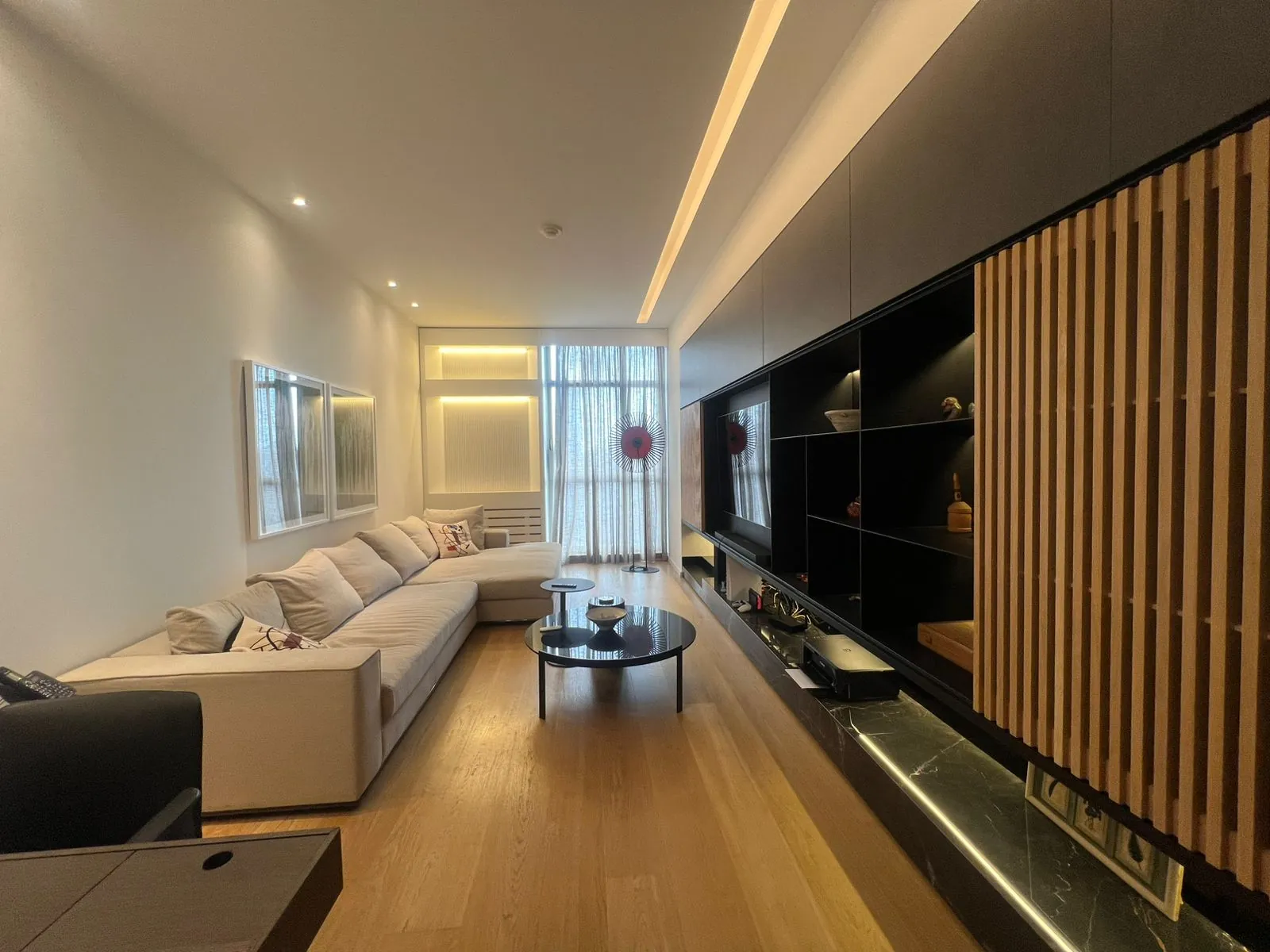 Luxurious Living! High-End Apartment with Sea & City View For Sale in Gemmayzeh — الصورة 8