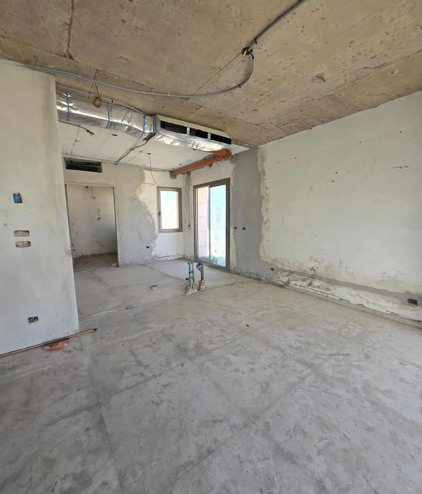 Core & Shell Penthouse with Rooftop Terrace For Sale in Verdun, Ras Beirut — الصورة 2