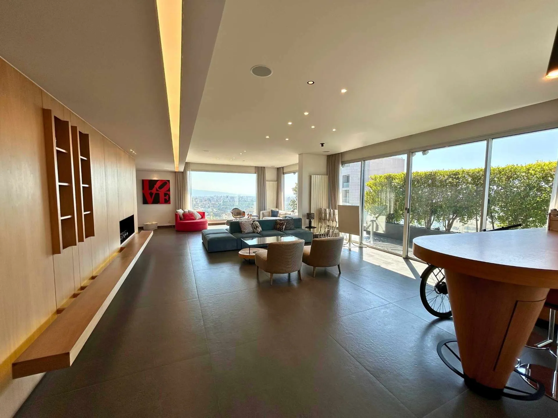 Penthouse with Terraces and Mountain City View For Sale in Achrafieh, Rizk — الصورة 3
