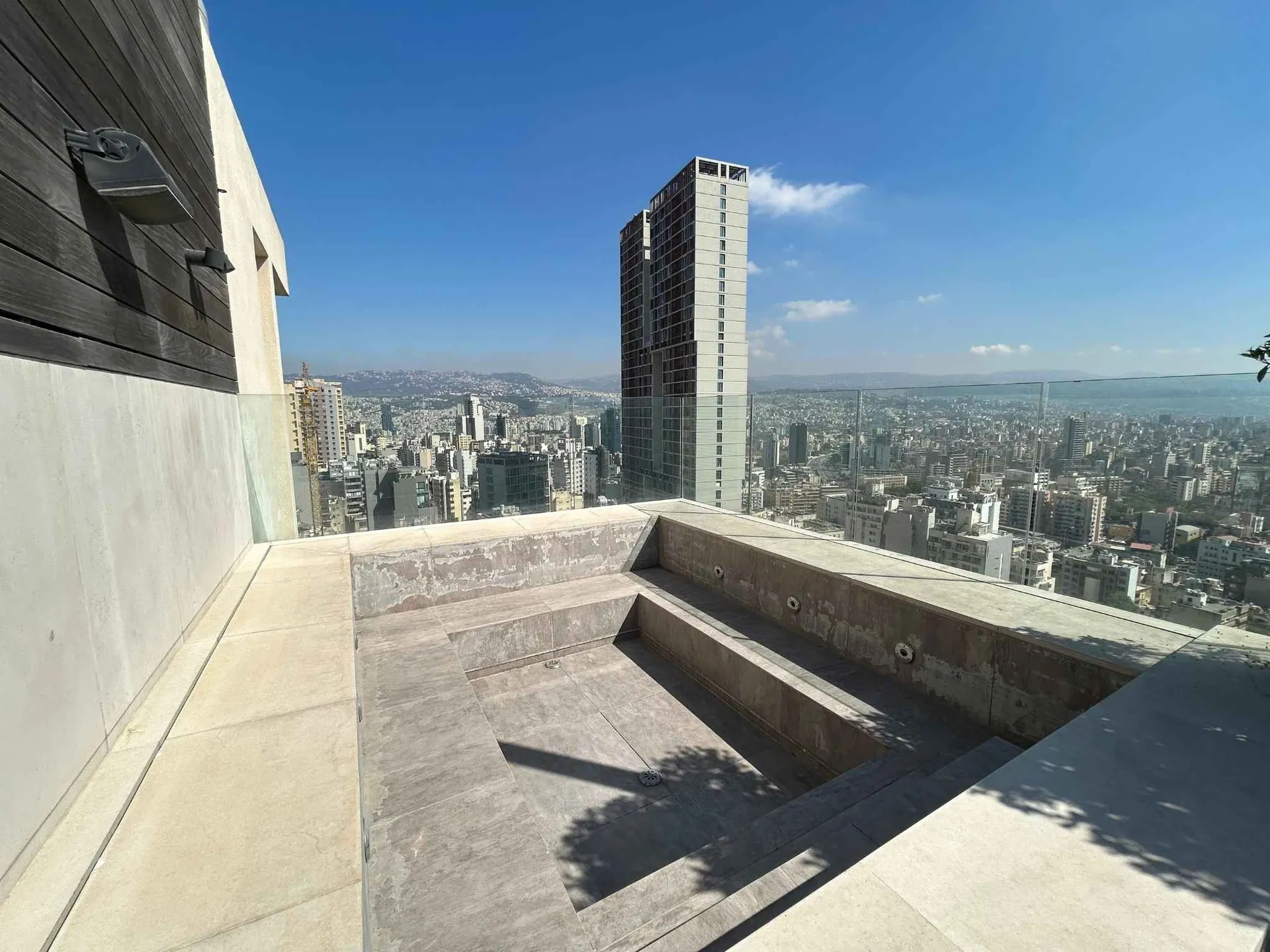 Penthouse with Terraces and Mountain City View For Sale in Achrafieh, Rizk — الصورة 5