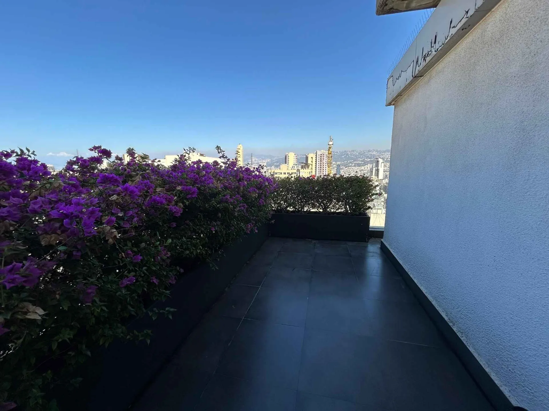 Penthouse with Terraces and Mountain City View For Sale in Achrafieh, Rizk — الصورة 6