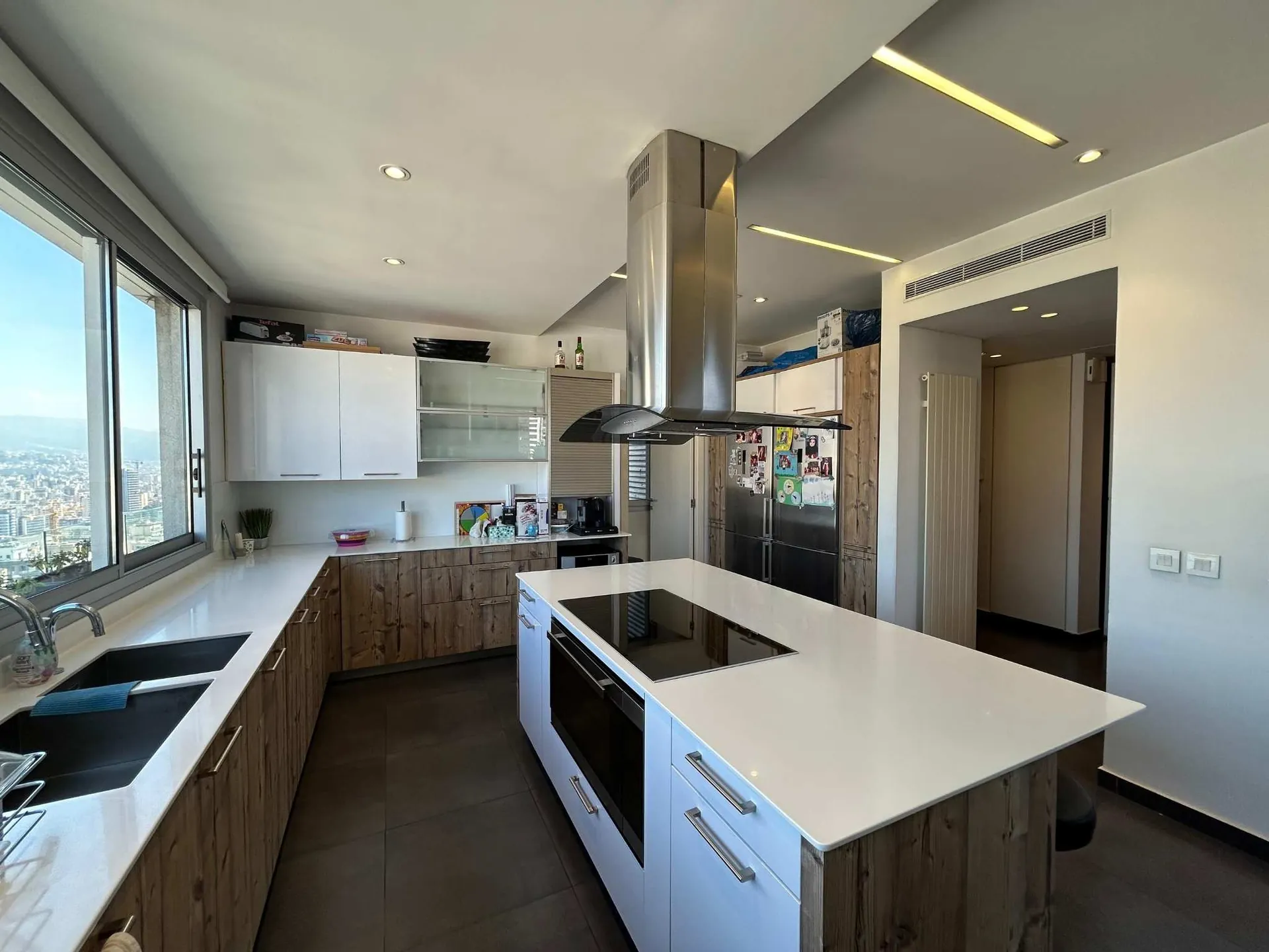 Penthouse with Terraces and Mountain City View For Sale in Achrafieh, Rizk — الصورة 9