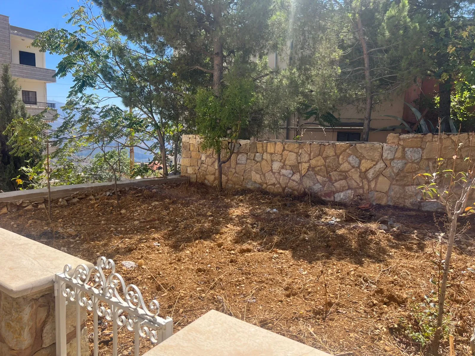 An Individual Building For Sale in Chanay, Bhamdoun
