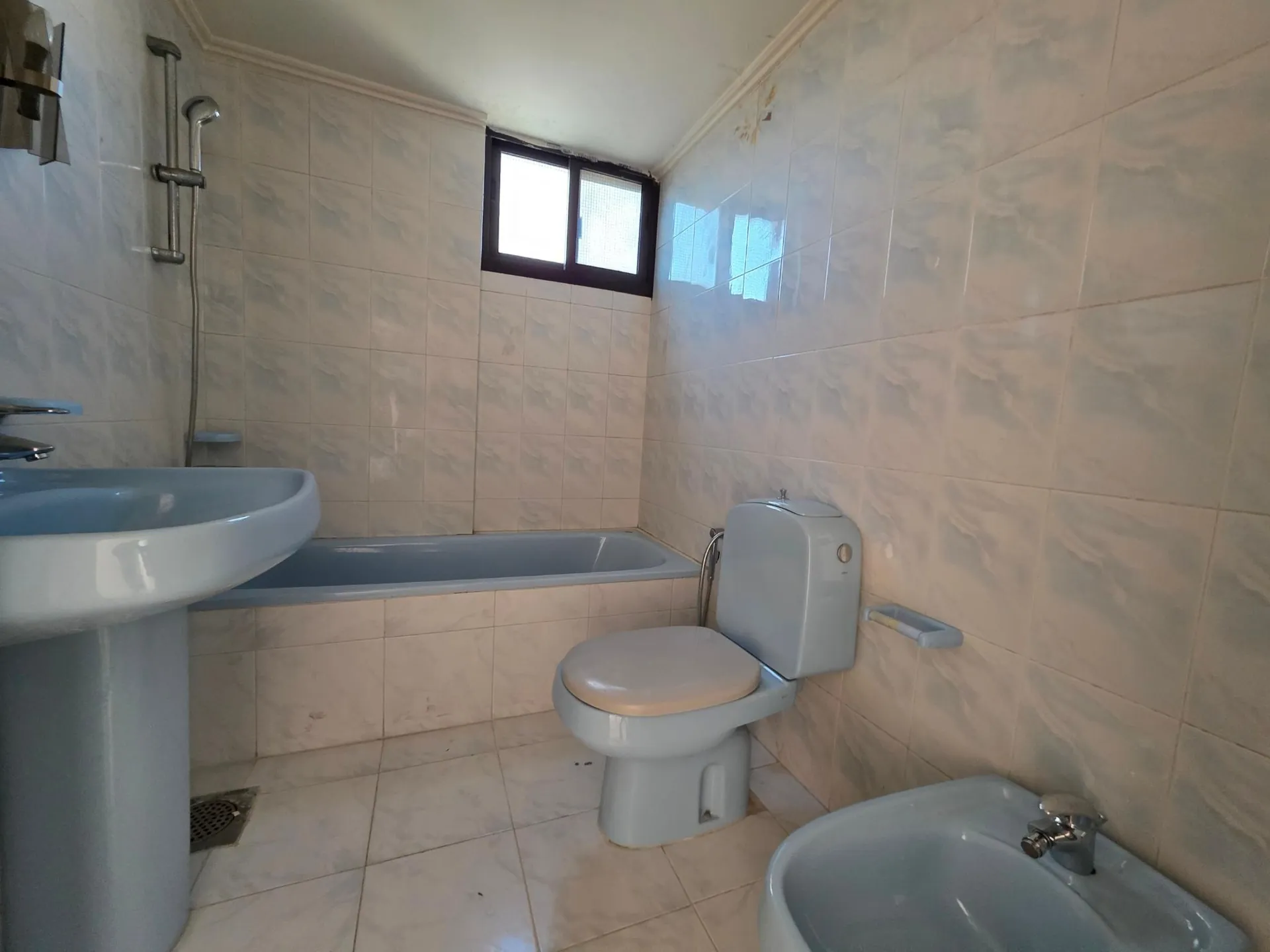 Spacious 3-Bedroom Apartment with Open City View For Sale in Horsh Tabet — الصورة 10