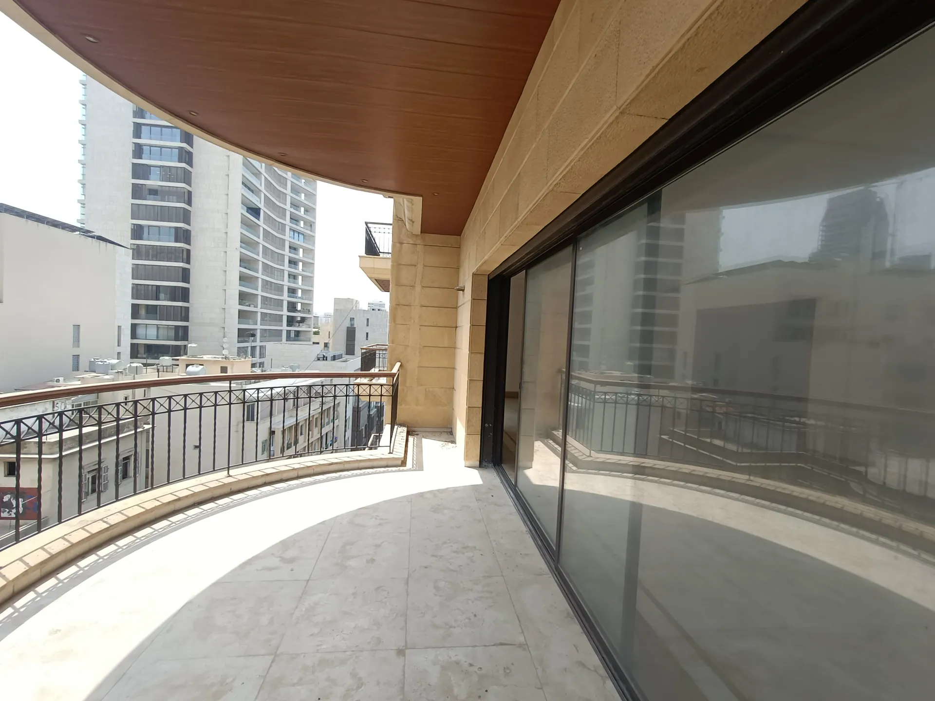 High-End and Charming Apartment For Rent in Gemmayzeh, Pasteur — الصورة 2