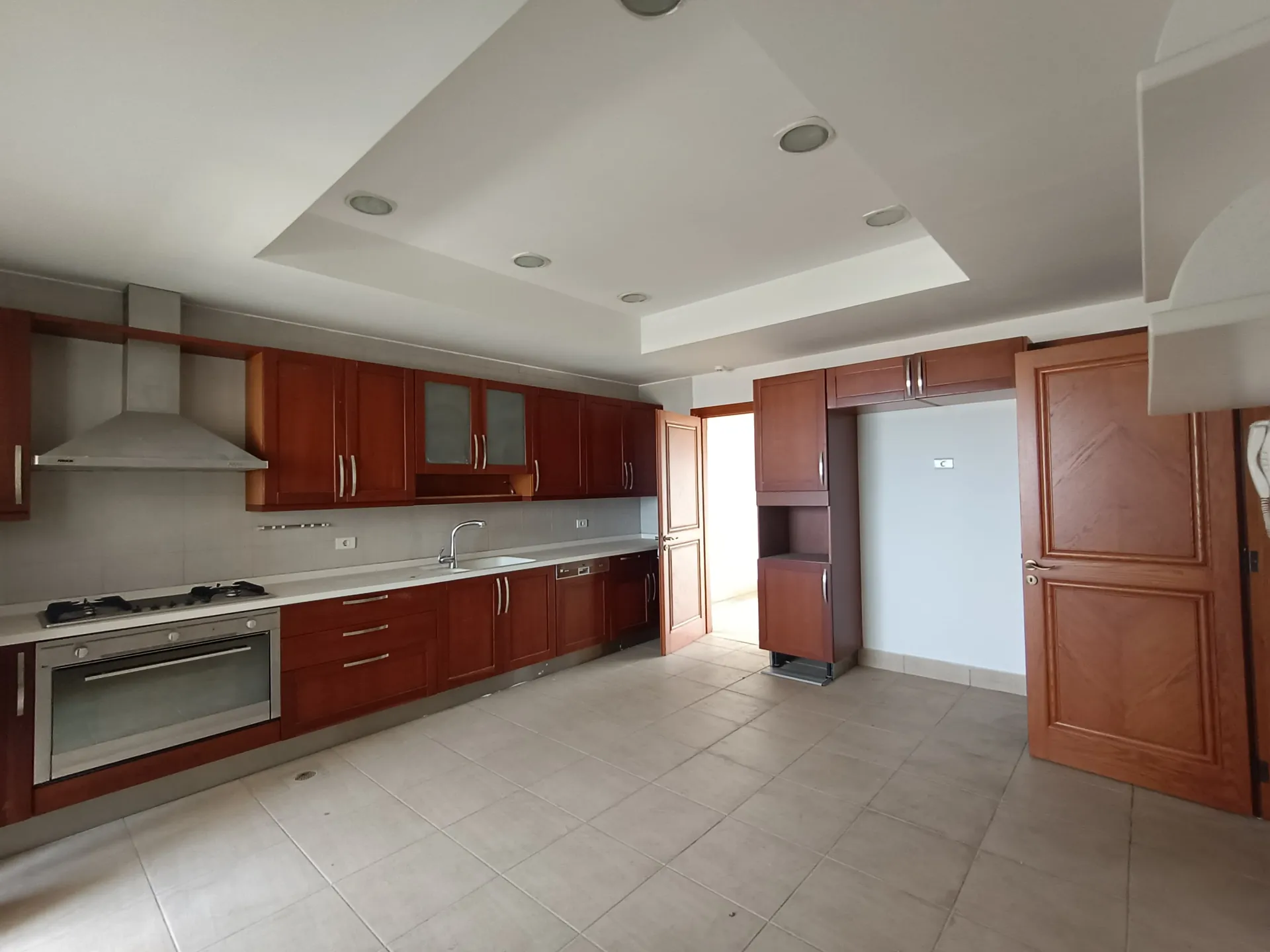 High-End and Charming Apartment For Rent in Gemmayzeh, Pasteur — الصورة 5