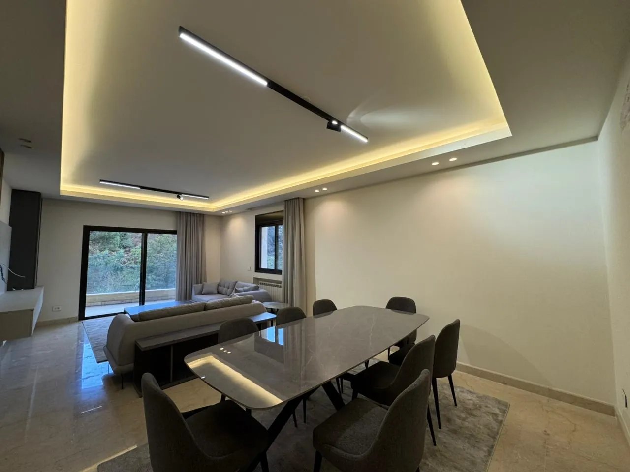 Fully Decorated and Furnished Apartment For Rent In Ain Saadeh — الصورة 10