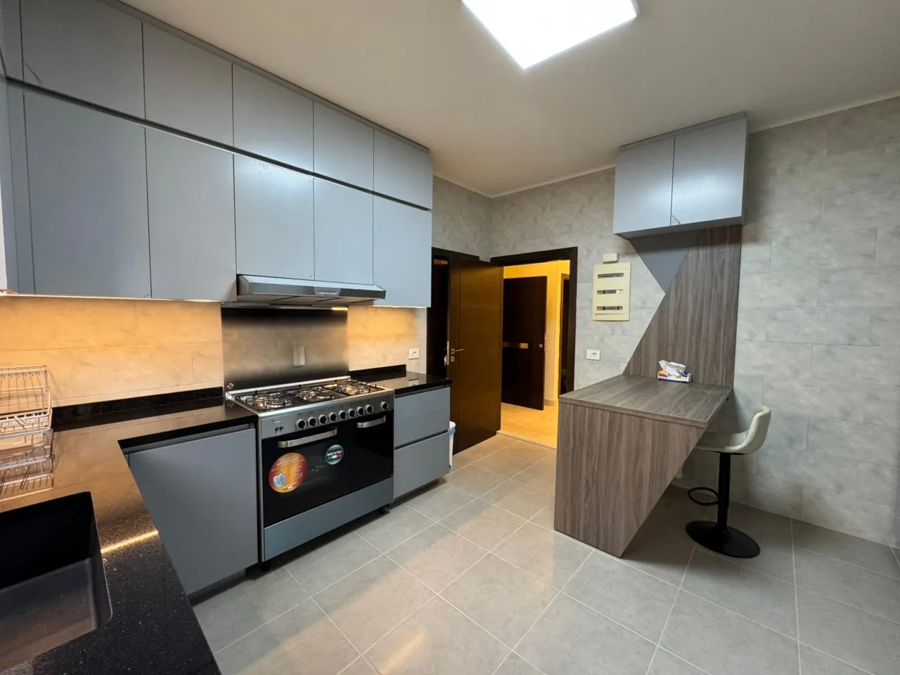 Fully Decorated and Furnished Apartment For Rent In Ain Saadeh — الصورة 3
