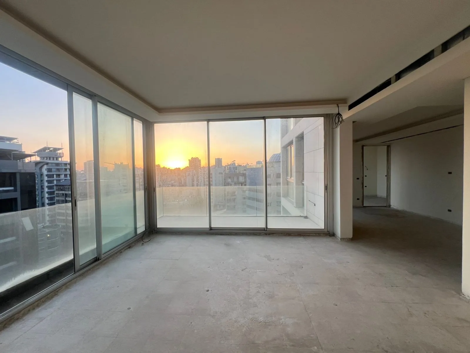 Private Living! 3-Bedroom Duplex For Sale in Achrafieh, Nazareth — الصورة 2