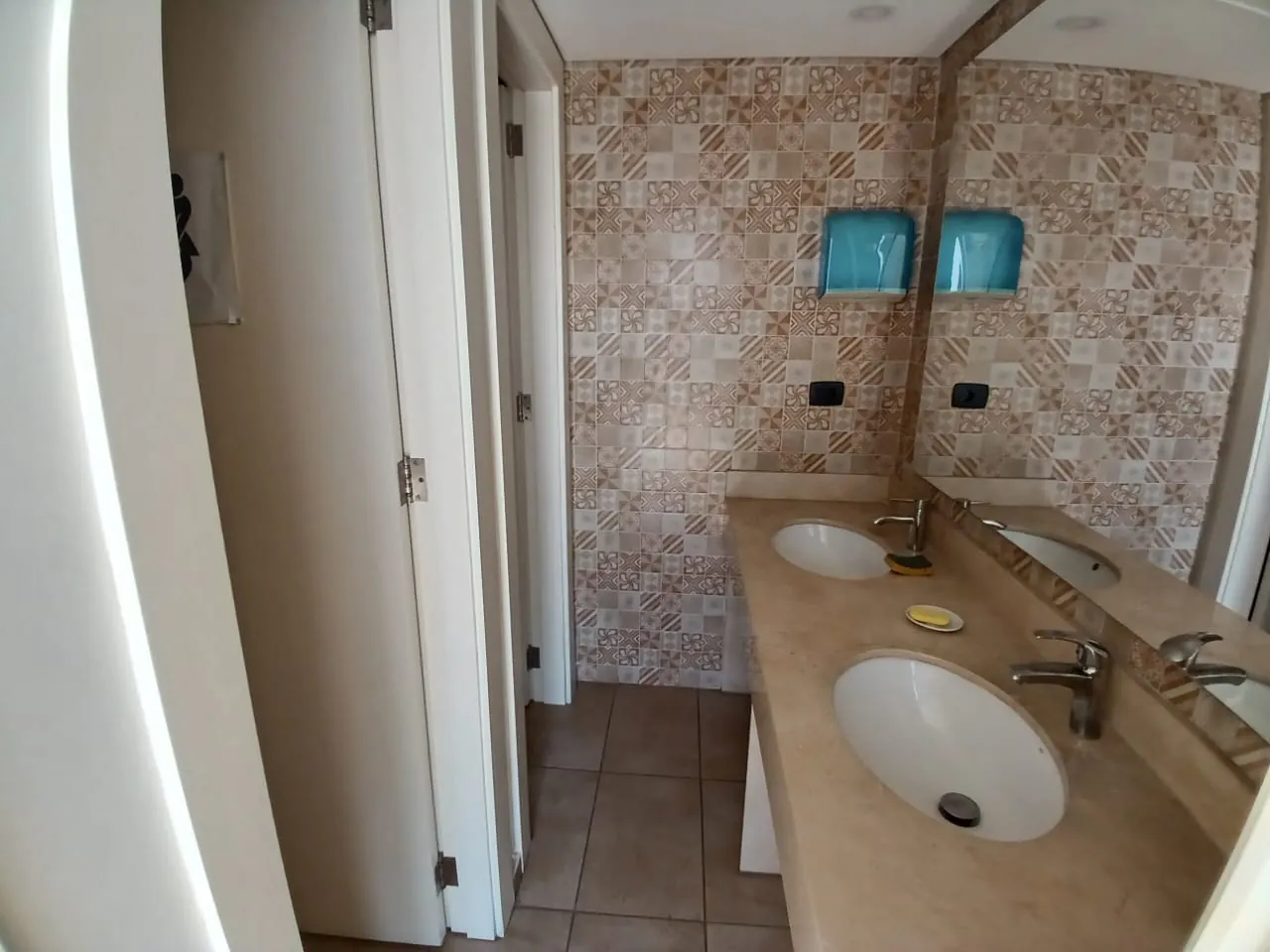Office With A Spacious Terrace For Rent In A Prime Location In Biyada — الصورة 7