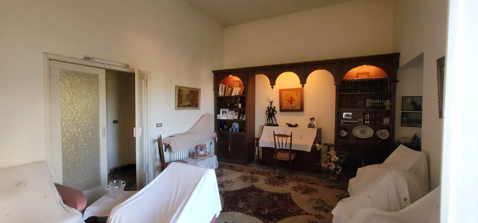 Old Furnished Stand-Alone House For Rent in Ain El Rihani — الصورة 2