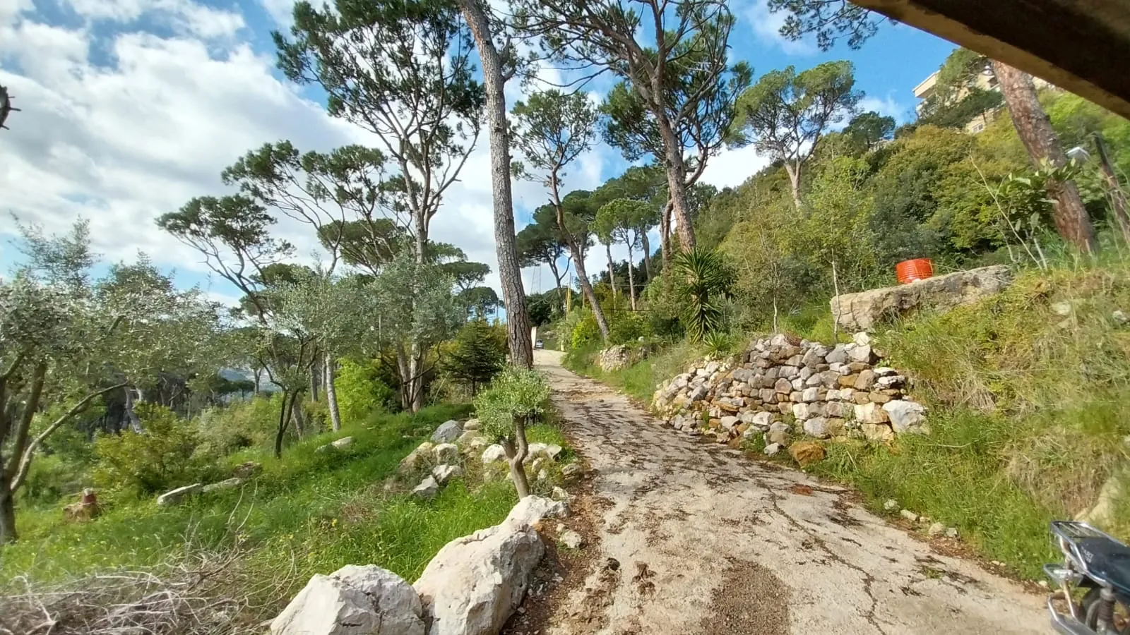 Spacious Villa With Panoramic Mountain View For Sale In Beit Meri — الصورة 2