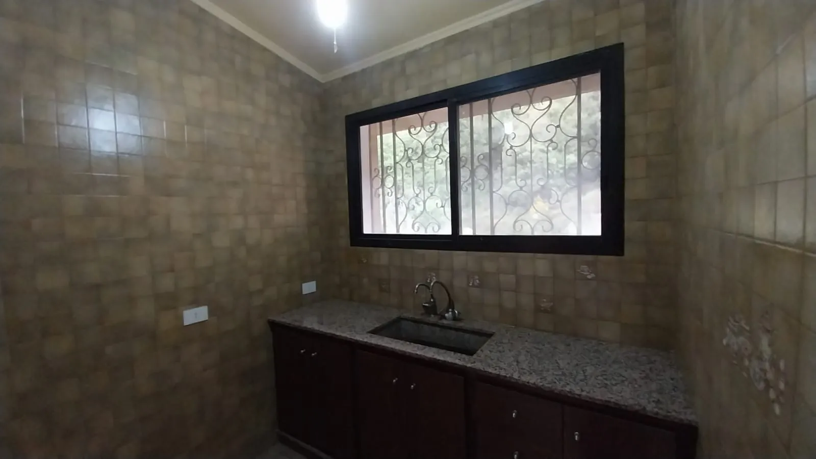 Spacious Villa With Panoramic Mountain View For Sale In Beit Meri — الصورة 6