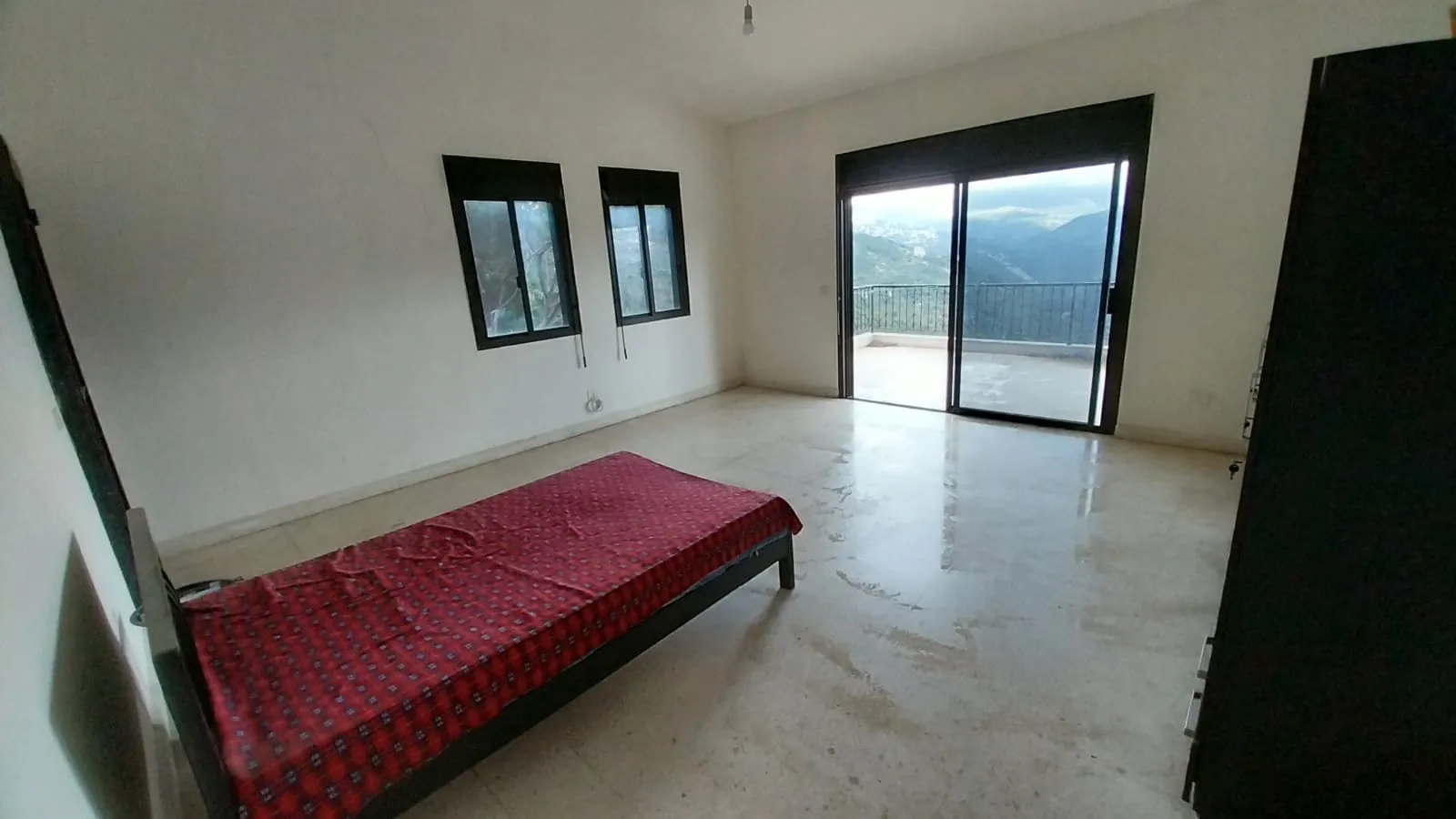 Spacious Villa With Panoramic Mountain View For Sale In Beit Meri — الصورة 9
