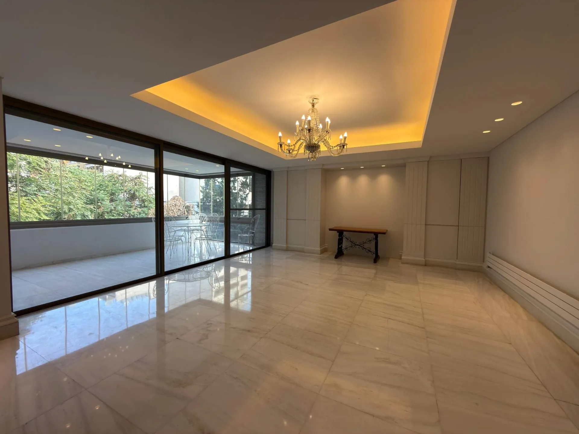 Elegant 4-Bedroom Apartment For Rent in Select area of Achrafieh, Carré D'or — الصورة 3