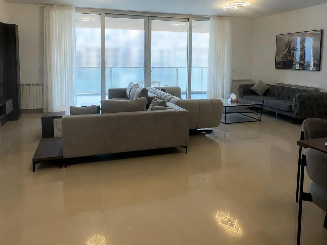 High-End 2-Bedroom Apartment For Rent in Down Town — photo 1