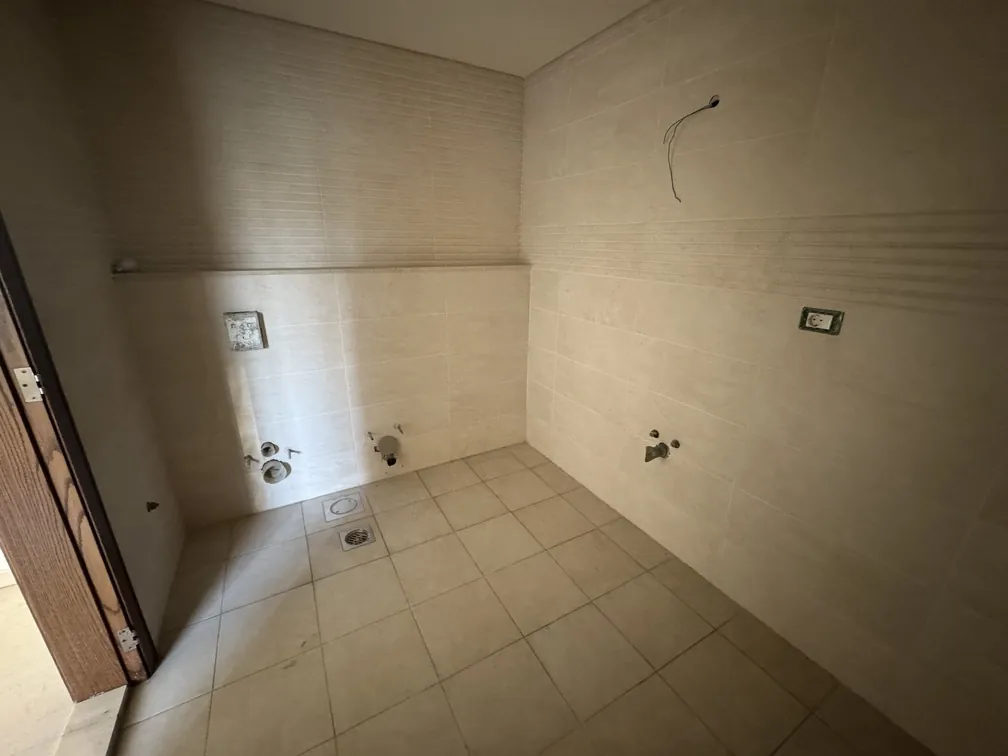 Spacious Apartment For Sale in Ramlet El Bayda — الصورة 10