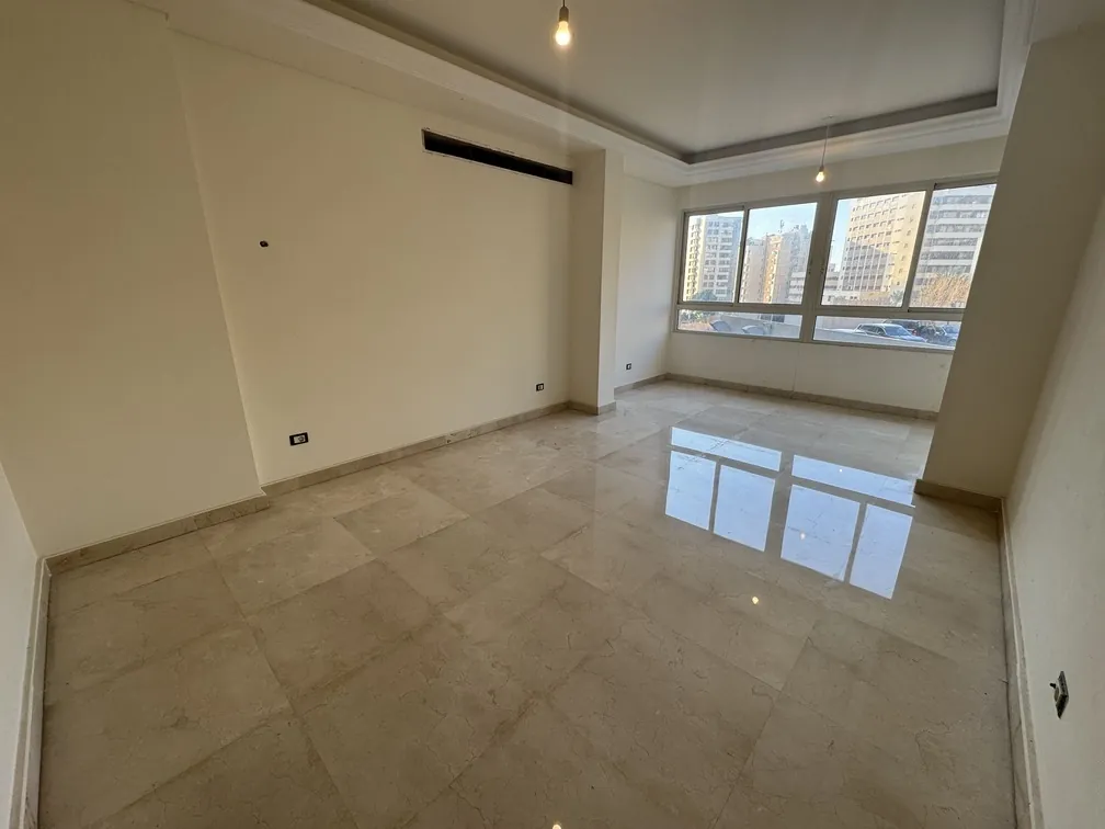 Spacious Apartment For Sale in Ramlet El Bayda — الصورة 2