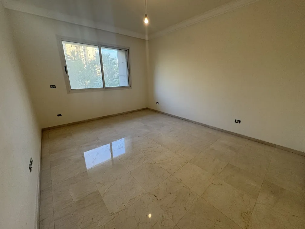 Spacious Apartment For Sale in Ramlet El Bayda — الصورة 4